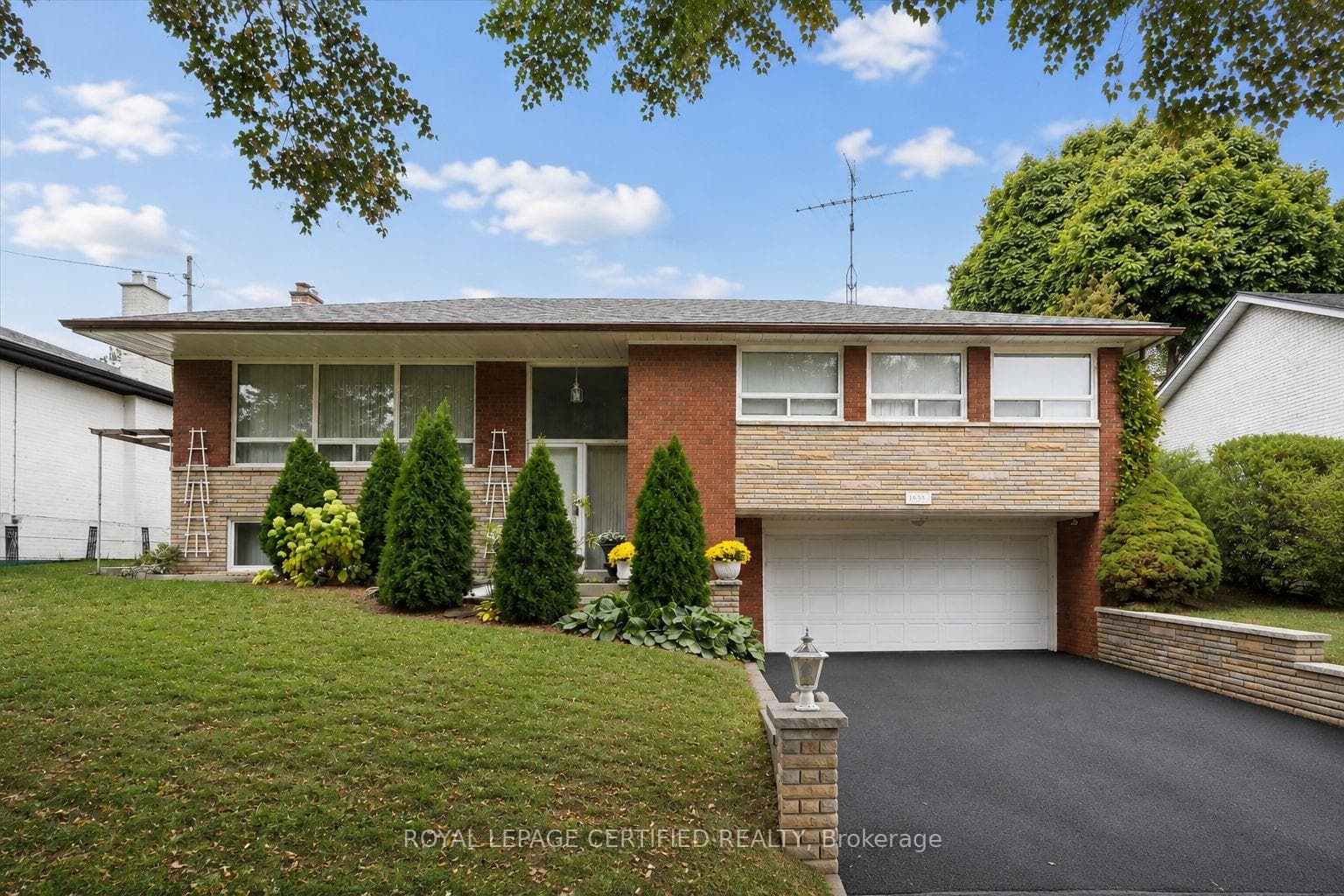 1639 Sunnycove Drive, Mississauga, ON L4X 1B6 - Photo 1