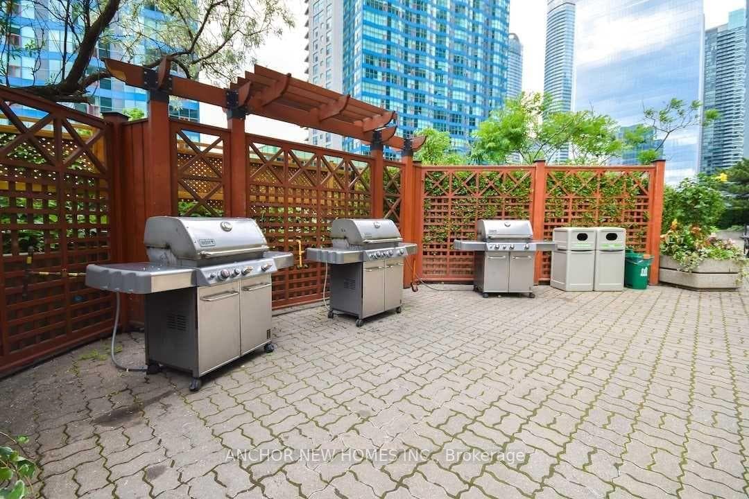 55 Harbour Square Unit 312, Downtown Toronto / Waterfront, ON M5J 2L1 - Photo 1