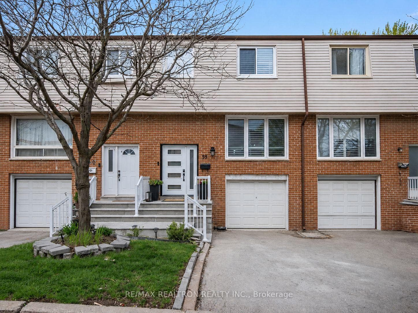 3525 Brandon Gate Unit 59, Mississauga, ON L4T 3M3 - Photo 1