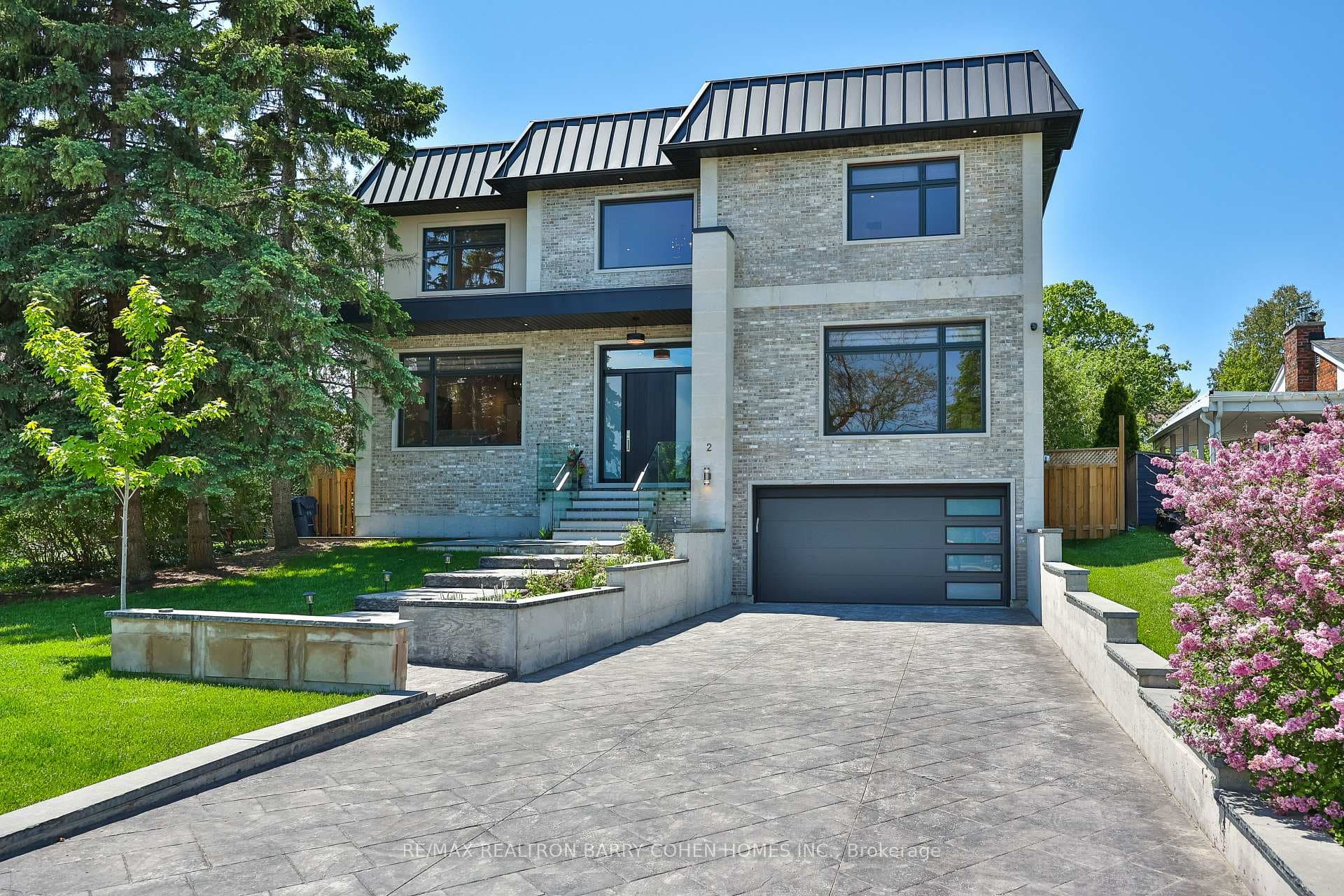 2 Hemford Crescent, Don Mills / Parkwoods / Victoria Village, ON M3B 2S5 - Photo 1