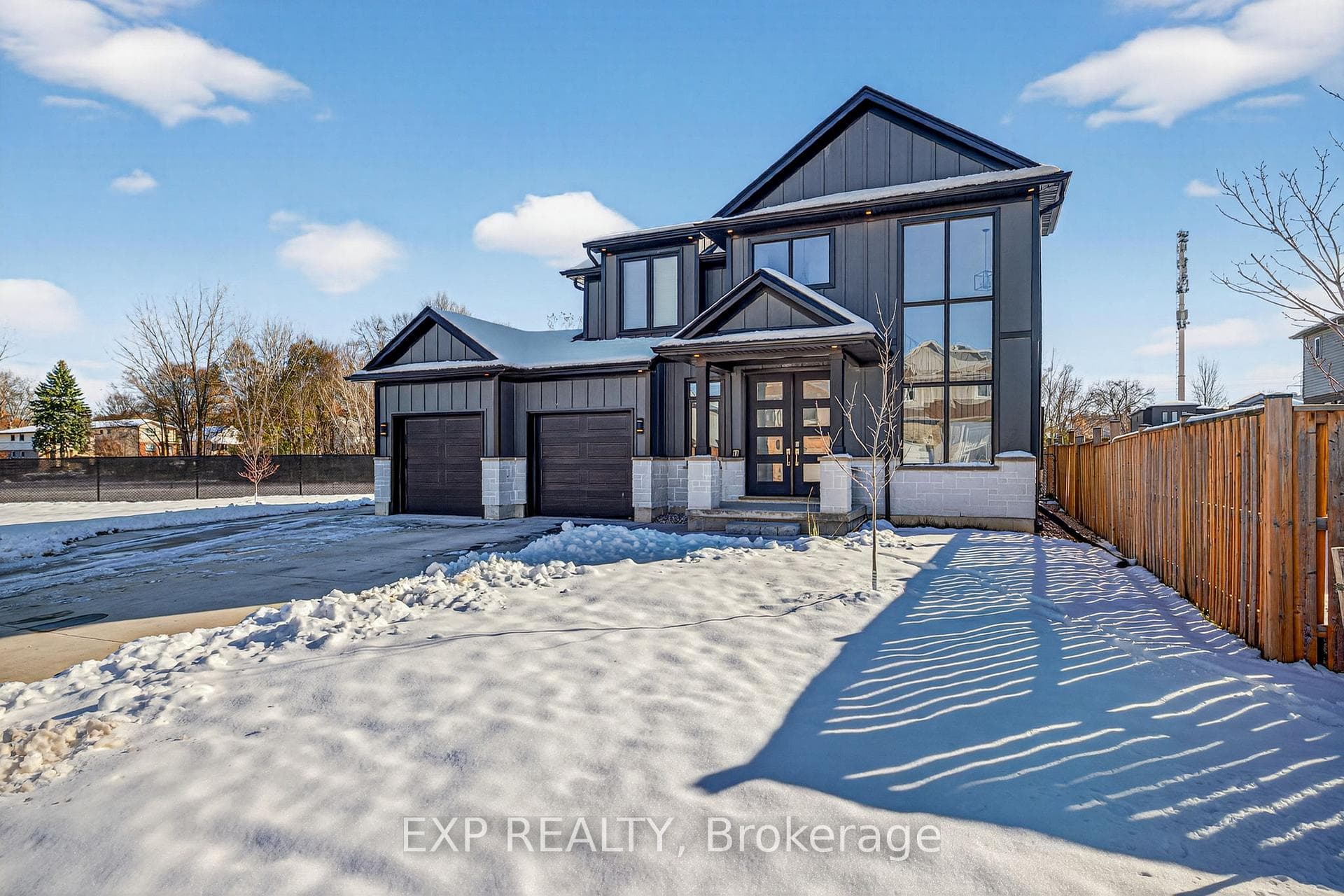 11 Hayes Street, London South, ON N5Z 0A5 - Photo 1