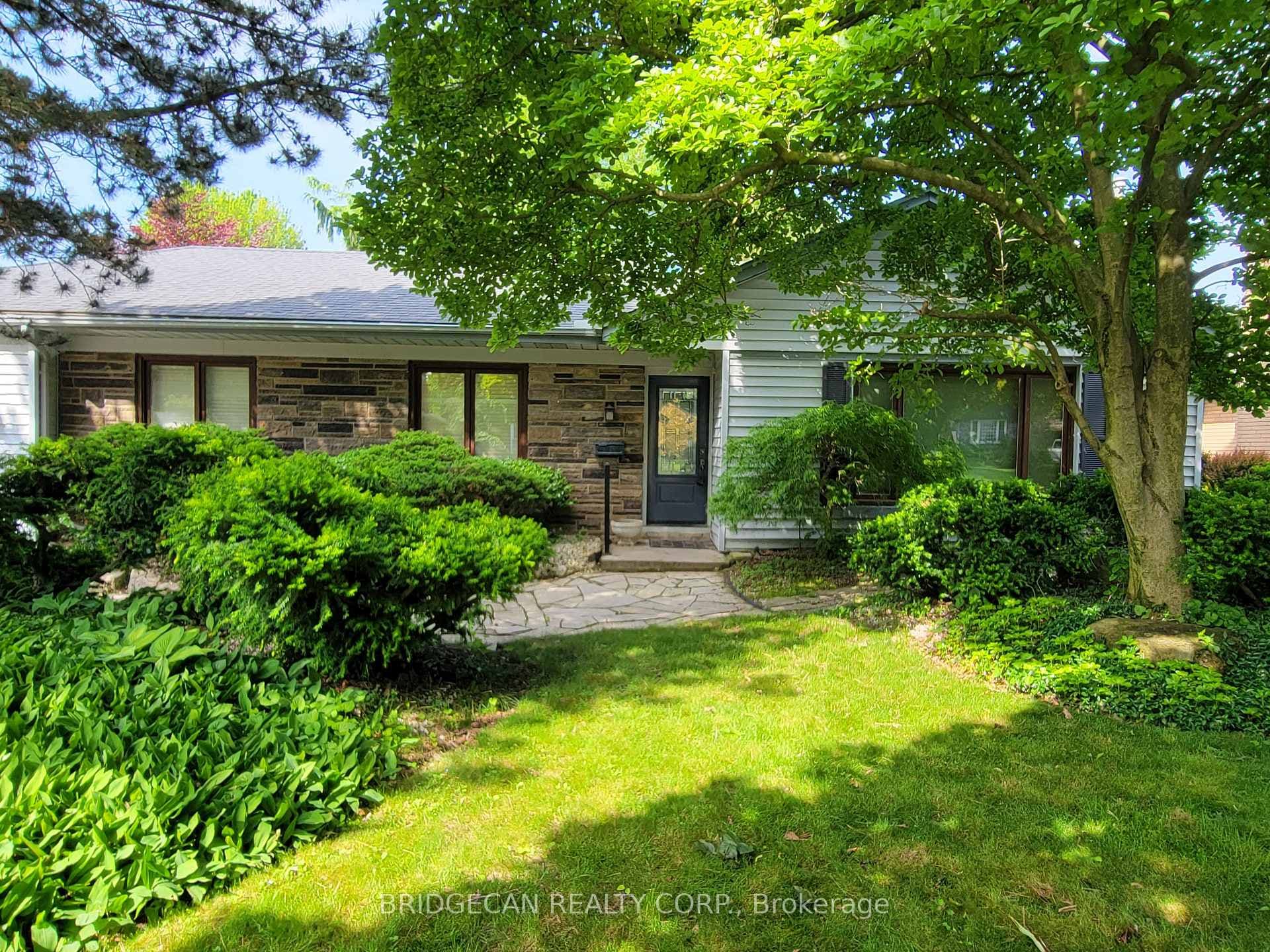 869 Condor Drive, Burlington
