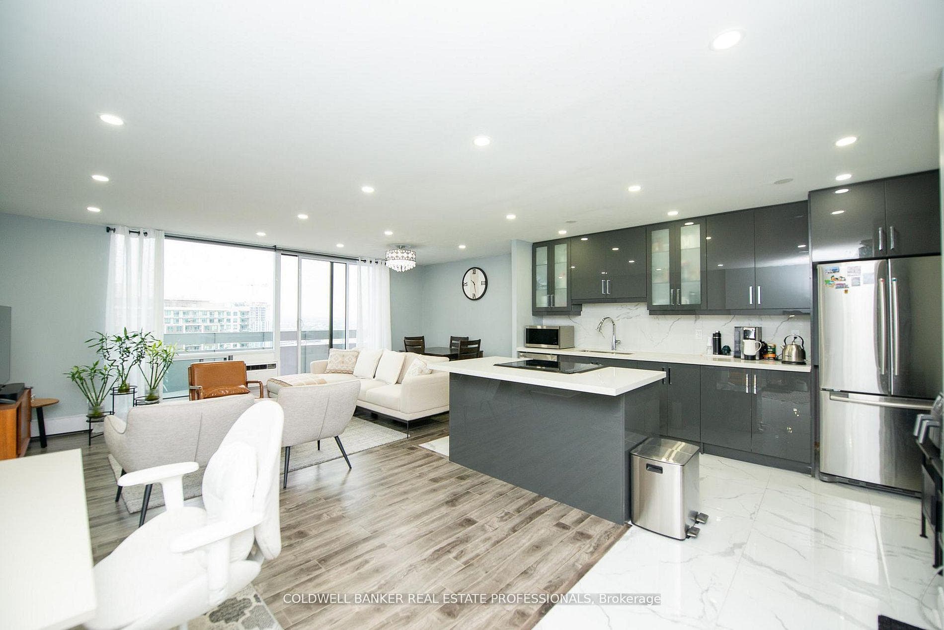1210 Radom Street Unit 1901, Pickering, ON L1W 2Z3 - Photo 1