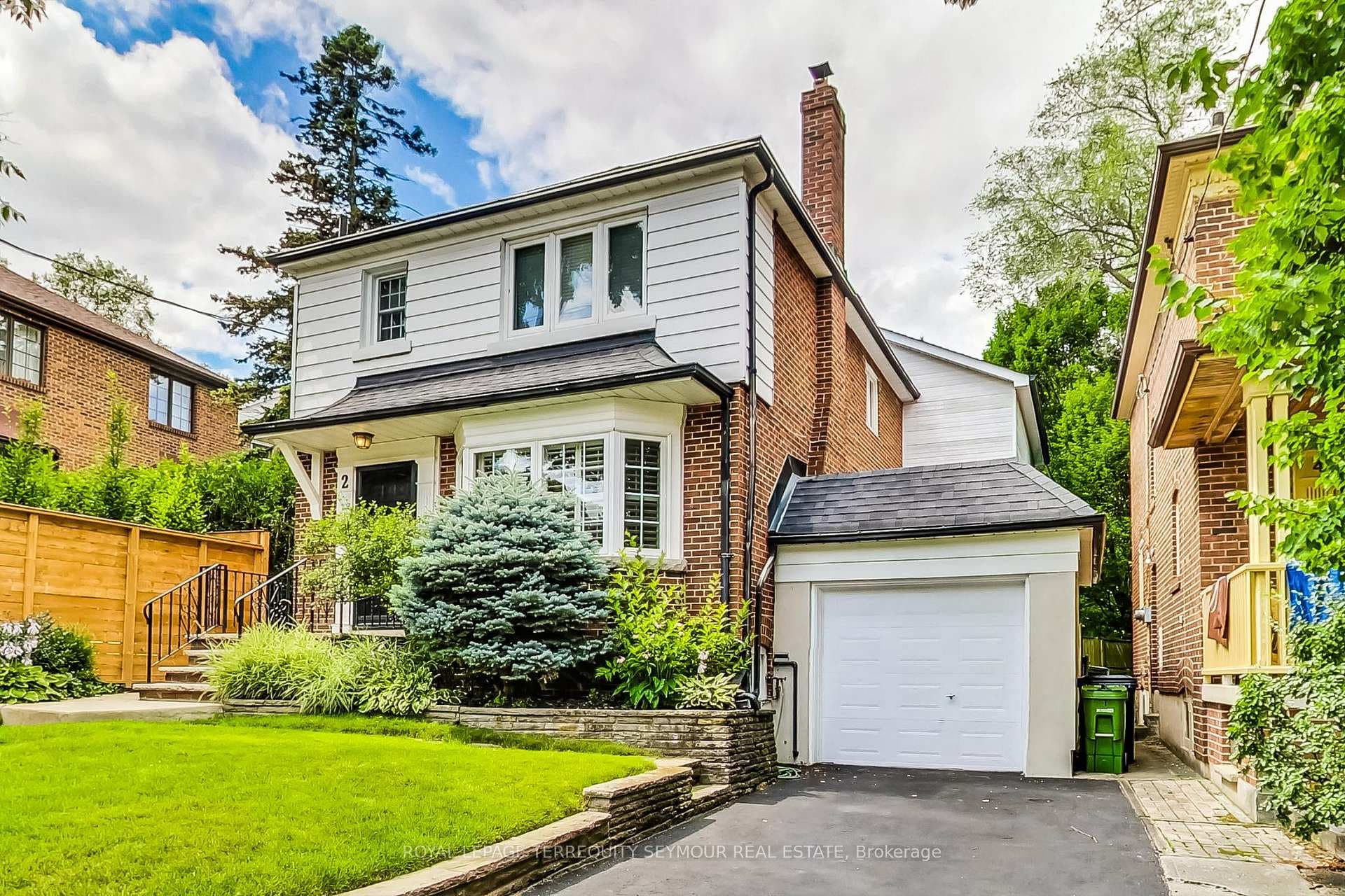 2 Divadale Drive, Flemingdon Park / Don Mills, ON M4G 2N8 - Photo 1