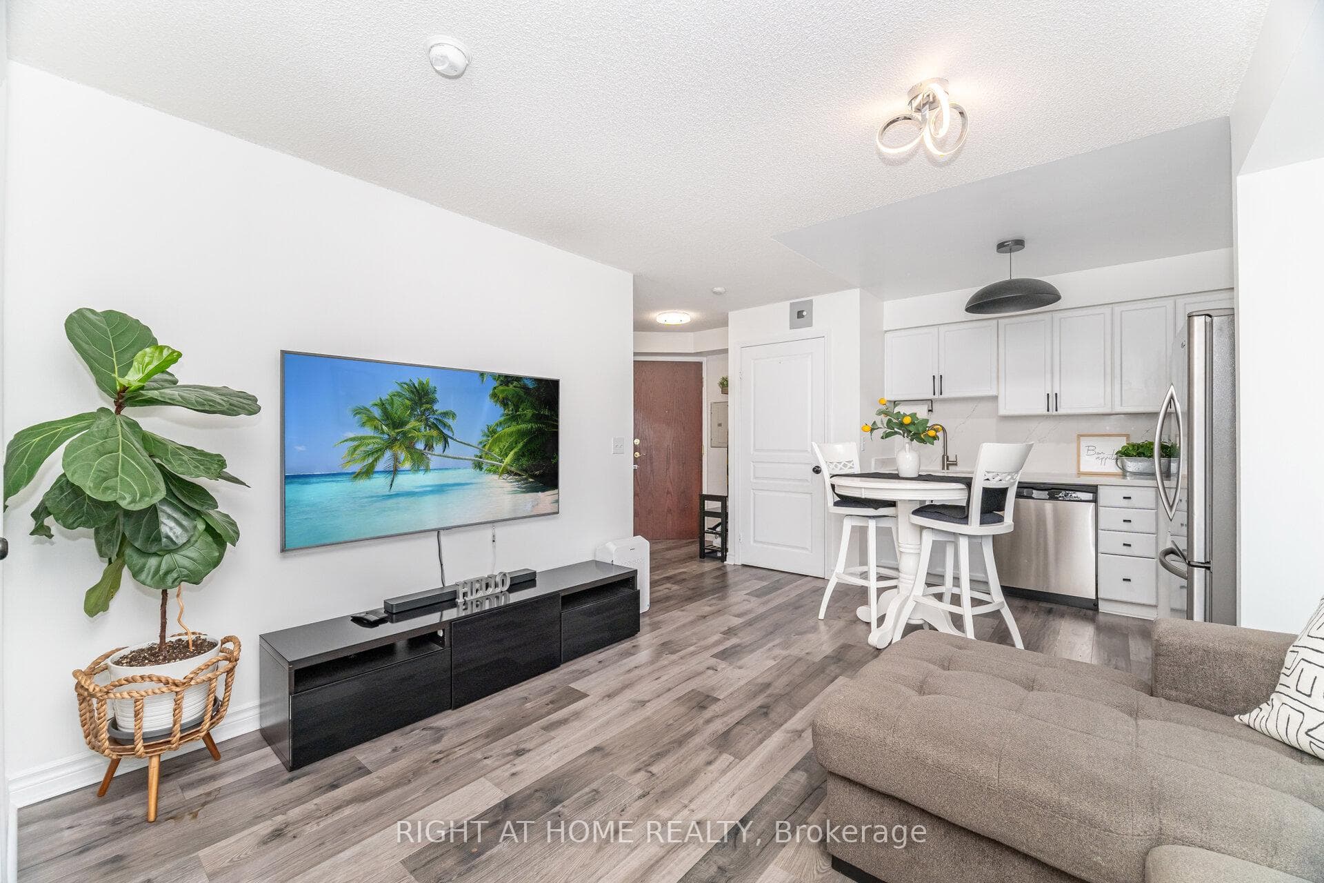 2545 Erin Centre Boulevard Unit 1211, Mississauga, ON L5M 6Z9 - Photo 1