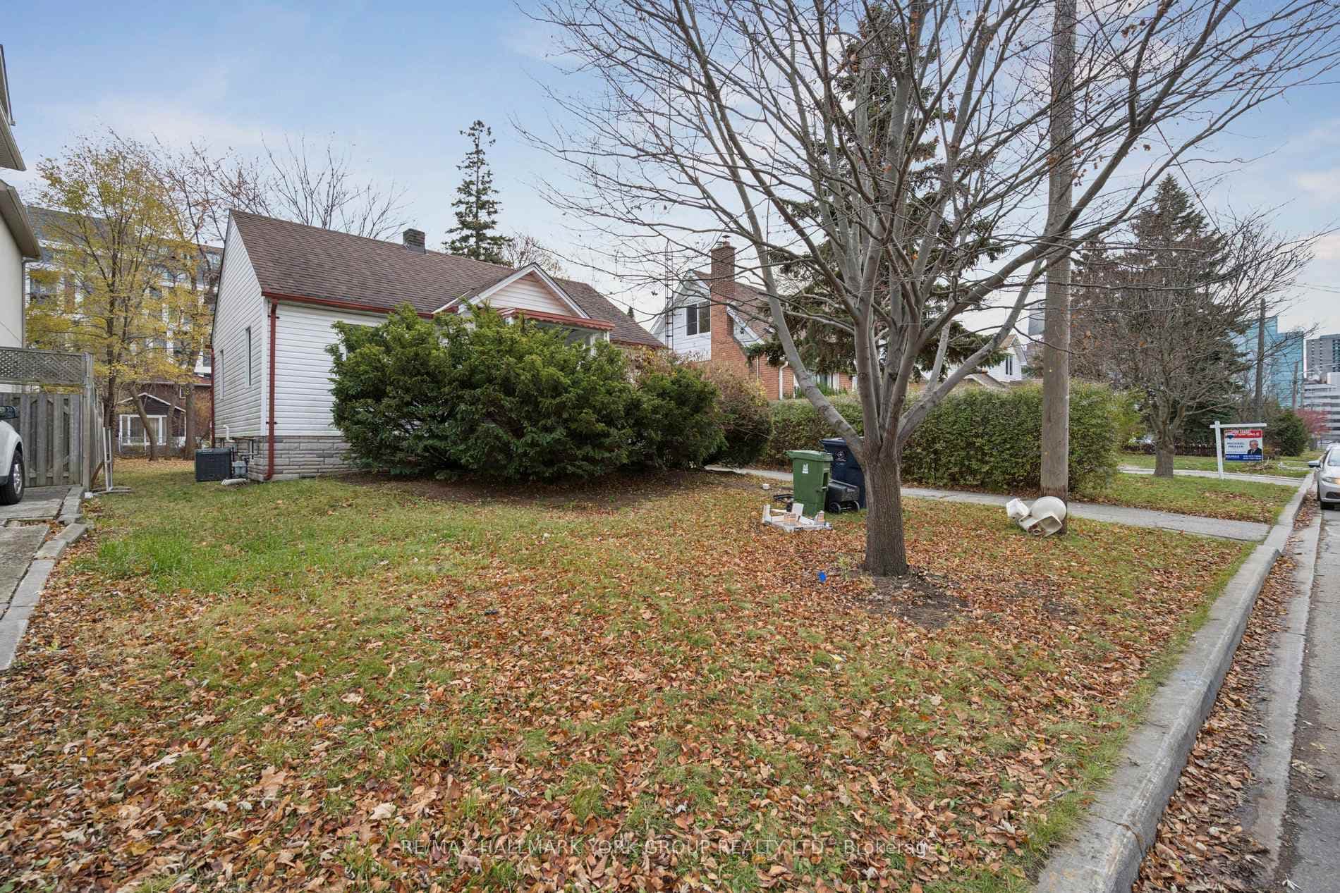 211 Maplehurst Avenue, Willowdale / Newtonbrook, ON M2N 3C3 - Photo 1