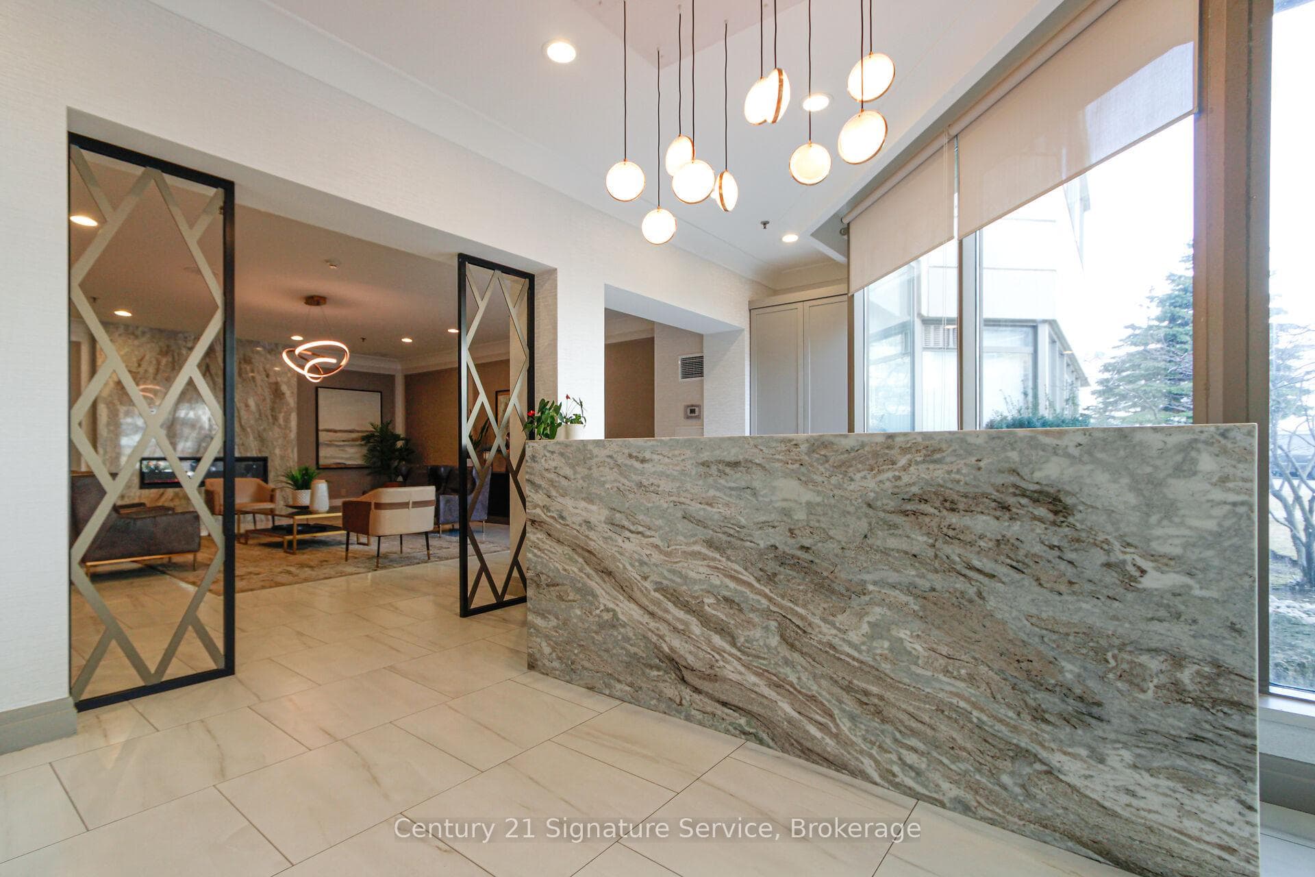 75 King Street Unit 510, Mississauga, ON L5A 4G5 - Photo 1