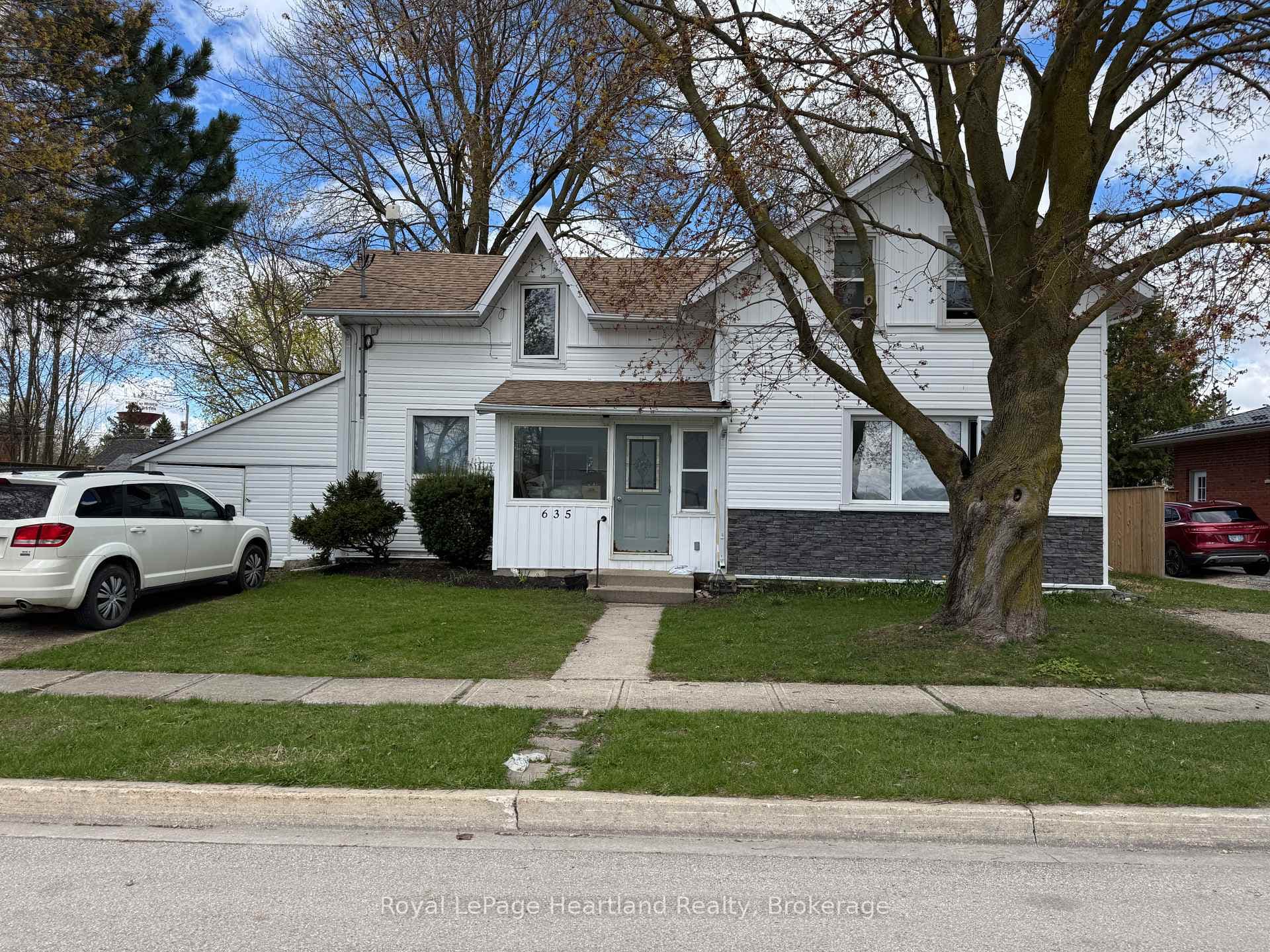 635 Yonge Street, Minto