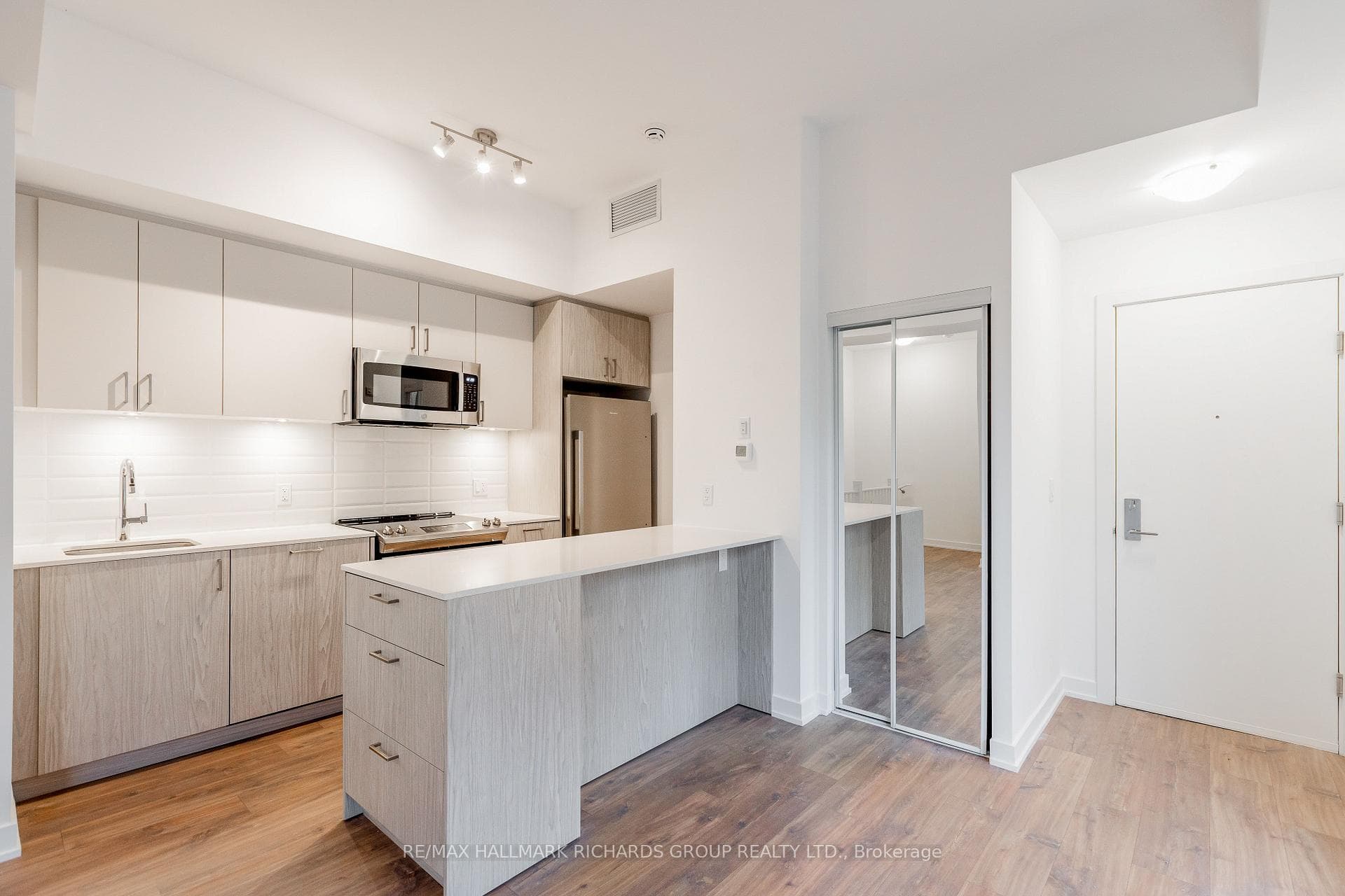 35 Birchcliff Avenue Unit 18, Birch Cliff / Cliffside, ON M1N 3C5 - Photo 1