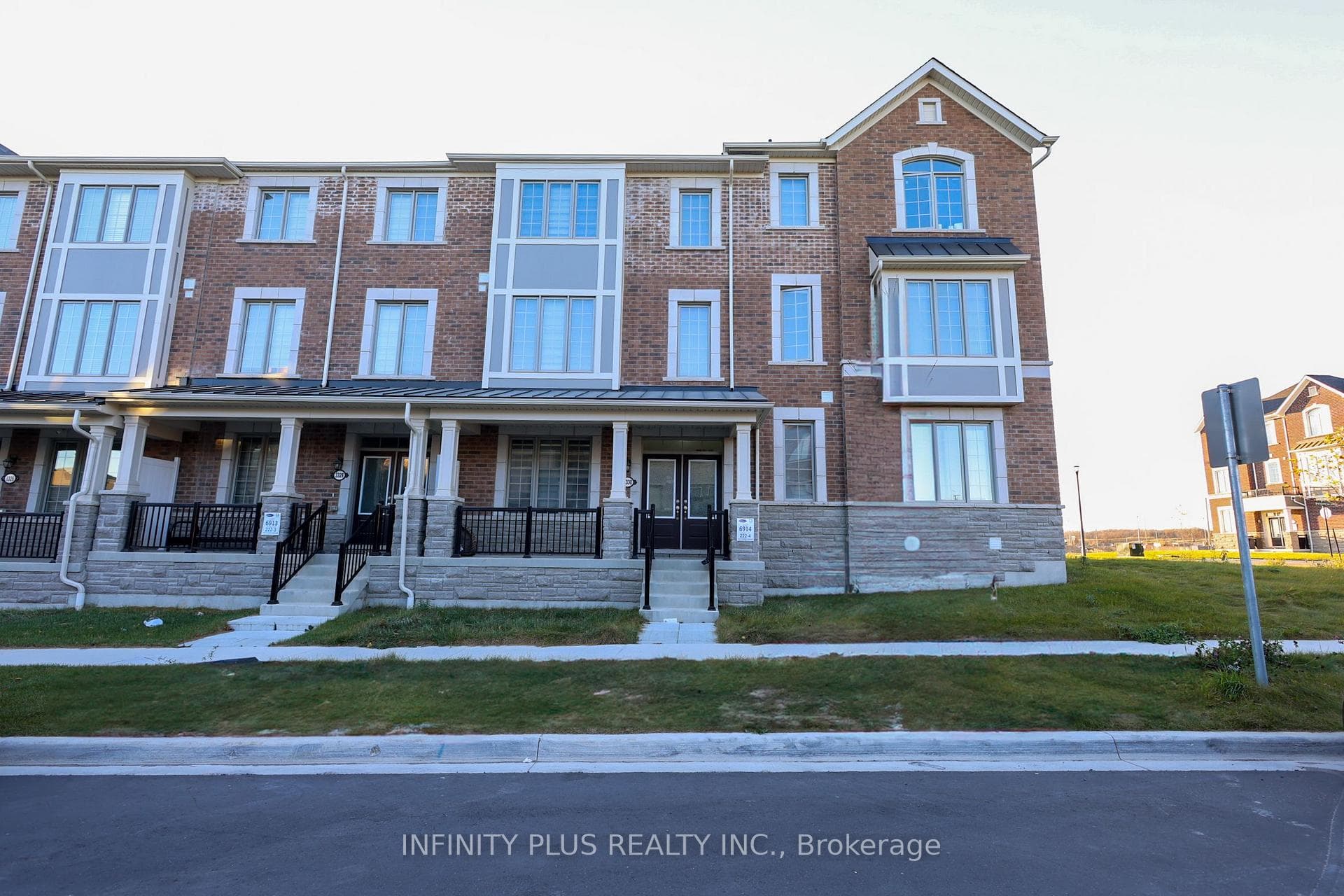 3330 Thunderbird Promenade, Pickering, ON L1X 0N1 - Photo 1
