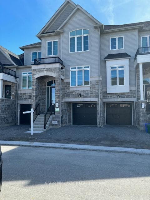 62 Lyall Stokes Circle, East Gwillimbury, ON L0G 1M0 - Photo 1