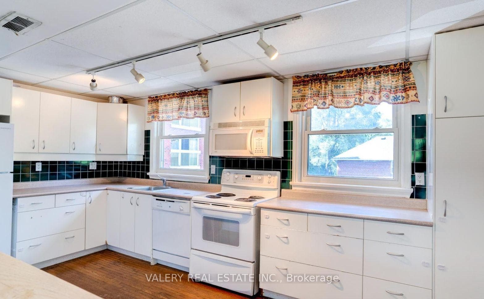 47 Ranleigh Avenue Unit 301, Lawrence Park / Bedford Park, ON M4N 1X2 - Photo 1
