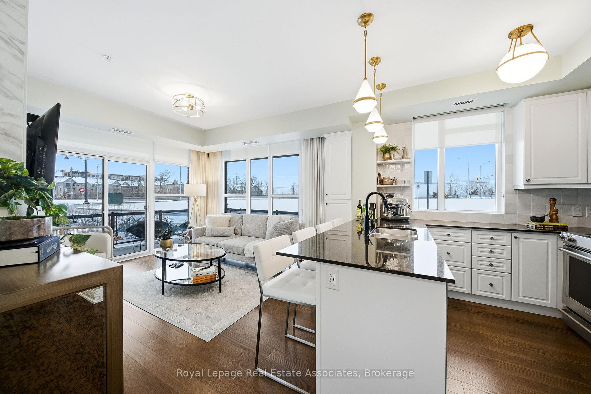 16 Concord Place Unit 112, Grimsby, ON L3M 0J1 - Photo 1