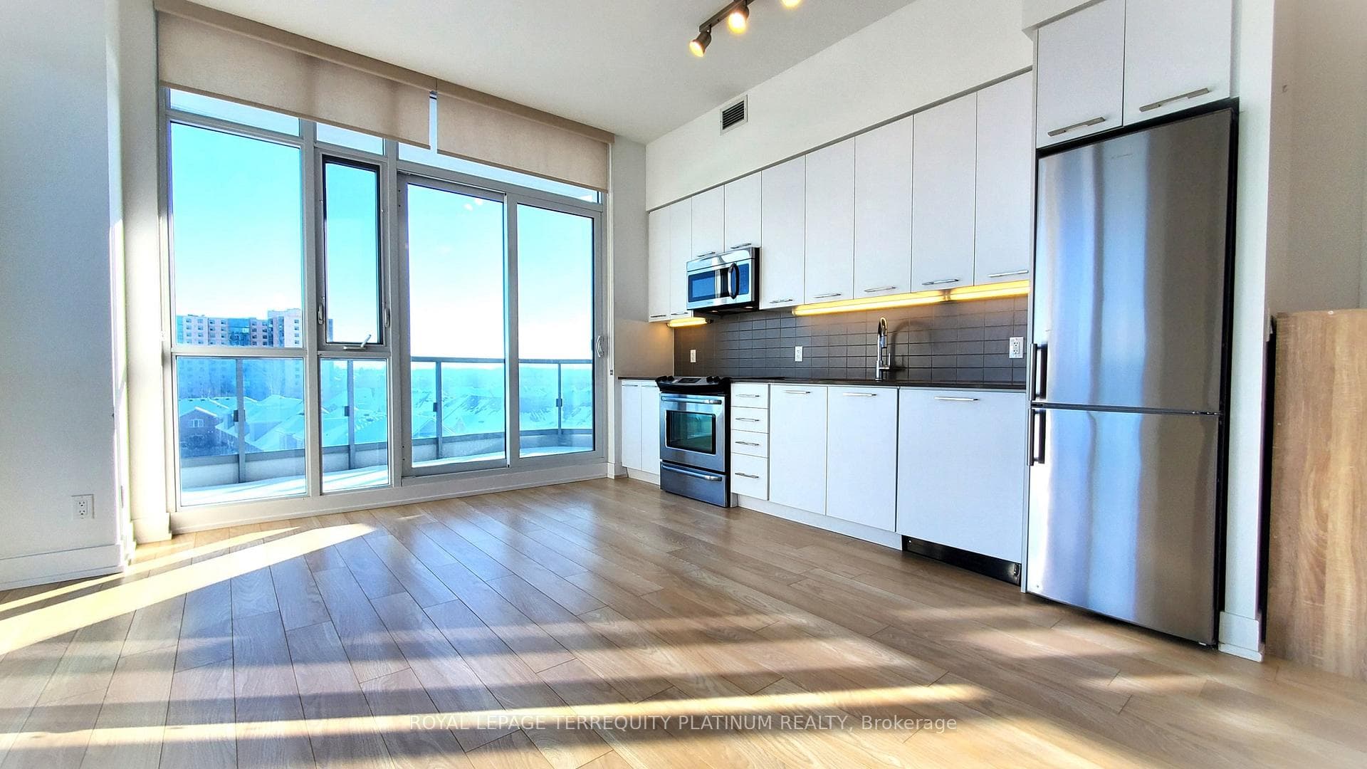 9471 Yonge Street Unit 730, Richmond Hill, ON L4C 0Z5 - Photo 1