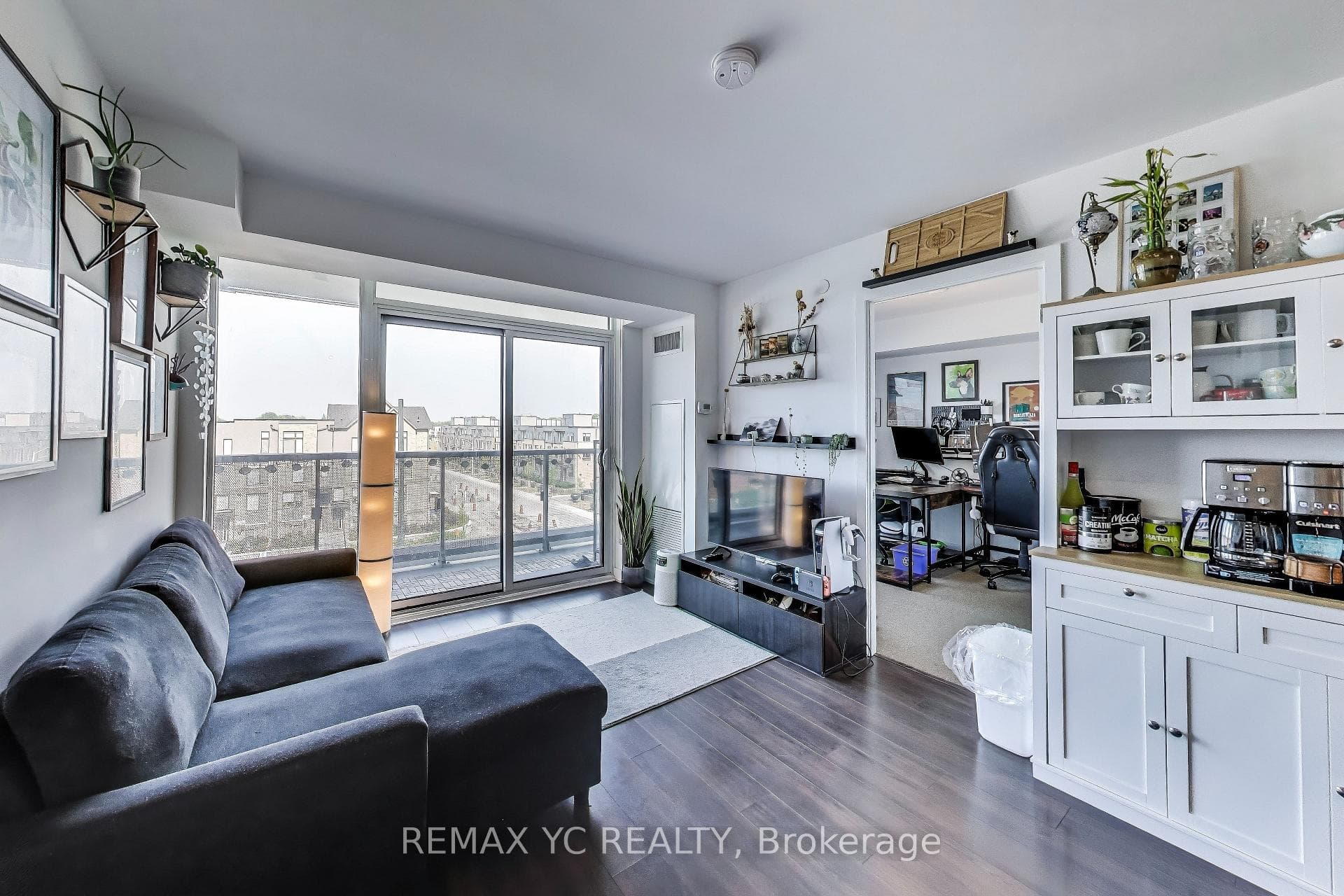 120 Varna Drive Unit 520, Lawrence Park / Bedford Park, ON M6A 0B3 - Photo 1