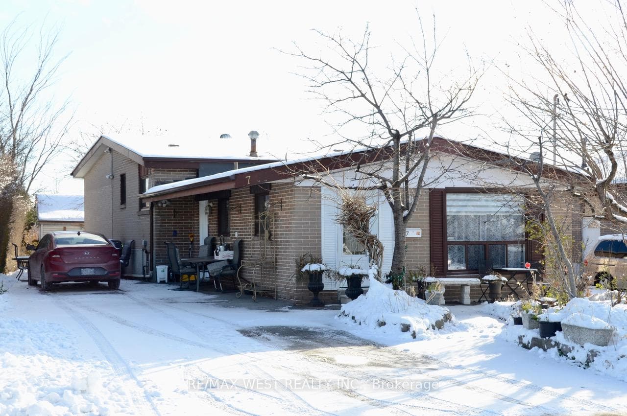 7 Bimini Crescent, Downsview / Black Creek, ON M3N 1S1 - Photo 1