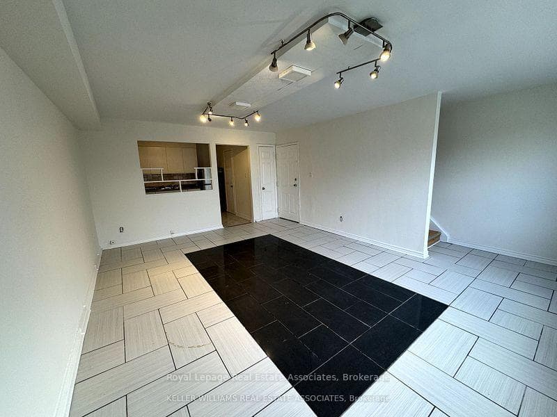 3071 Hurontario Street Unit 1, Mississauga, ON L5A 4E4 - Photo 1