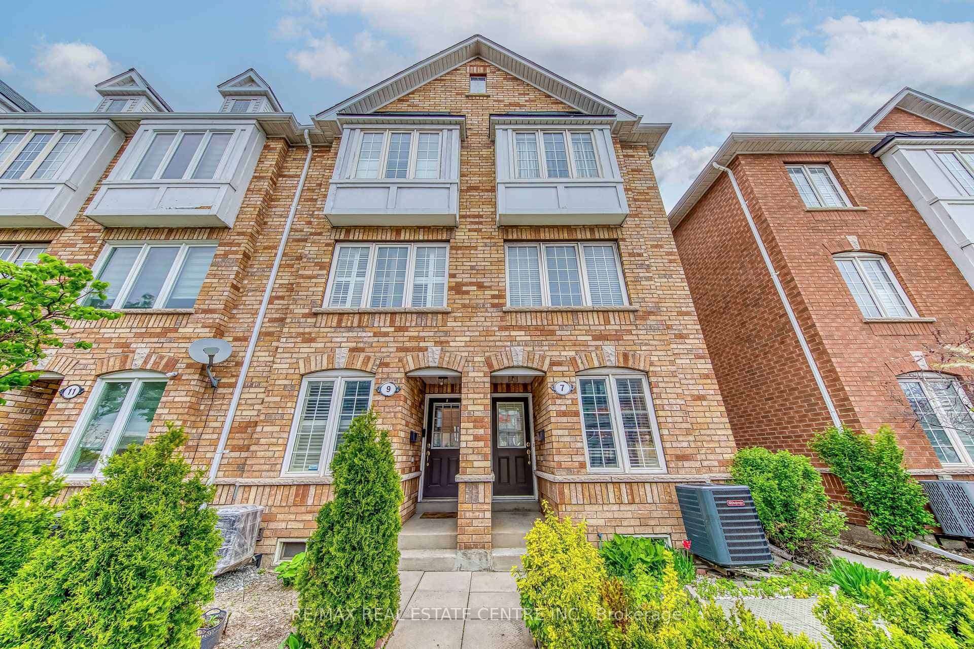 7 Weston Road, Bloor West Village / Swansea, ON M6N 5H2 - Photo 1