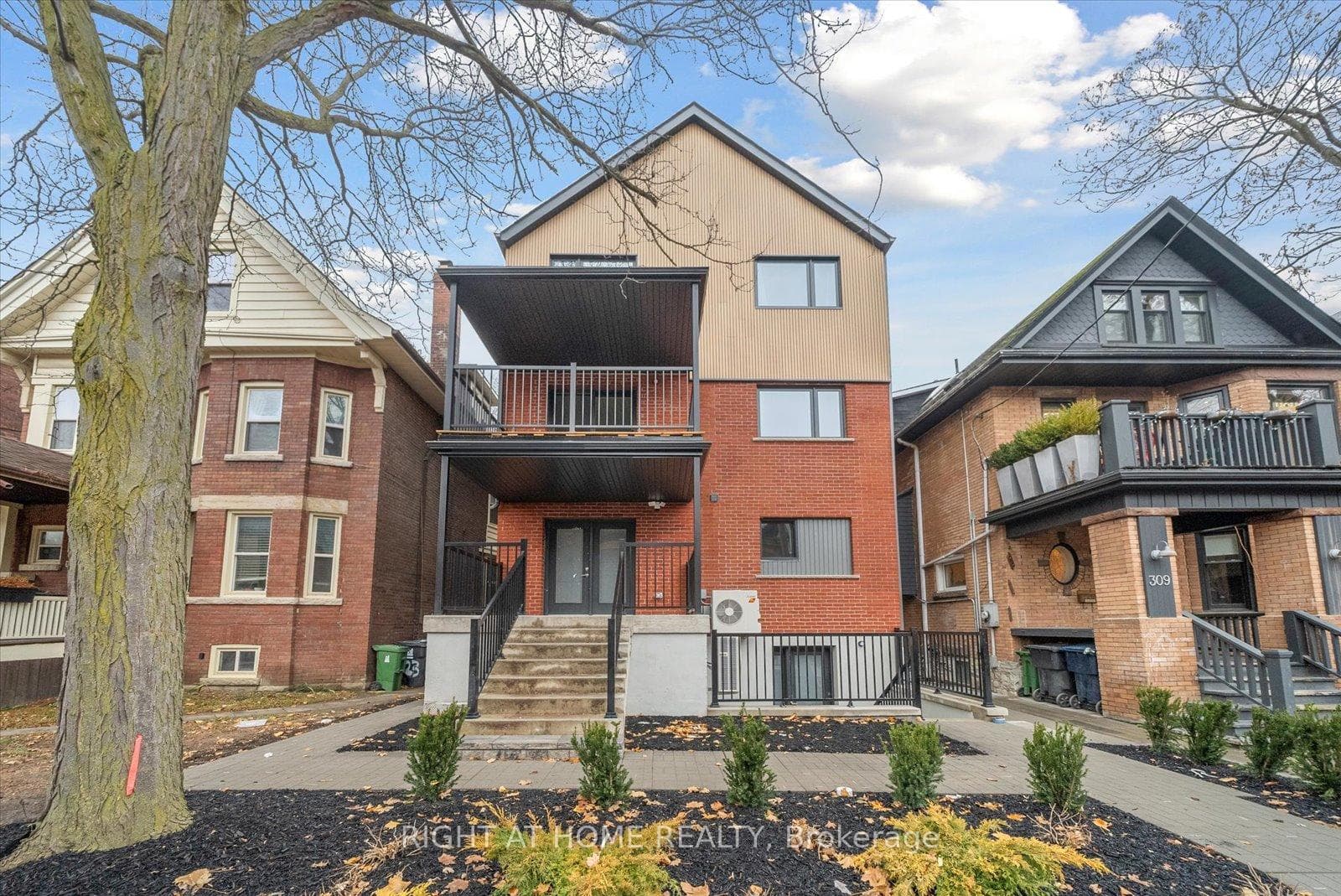 321 St George Street Unit 2, Annex / Yorkville / Summerhill, ON M5R 2R2 - Photo 1