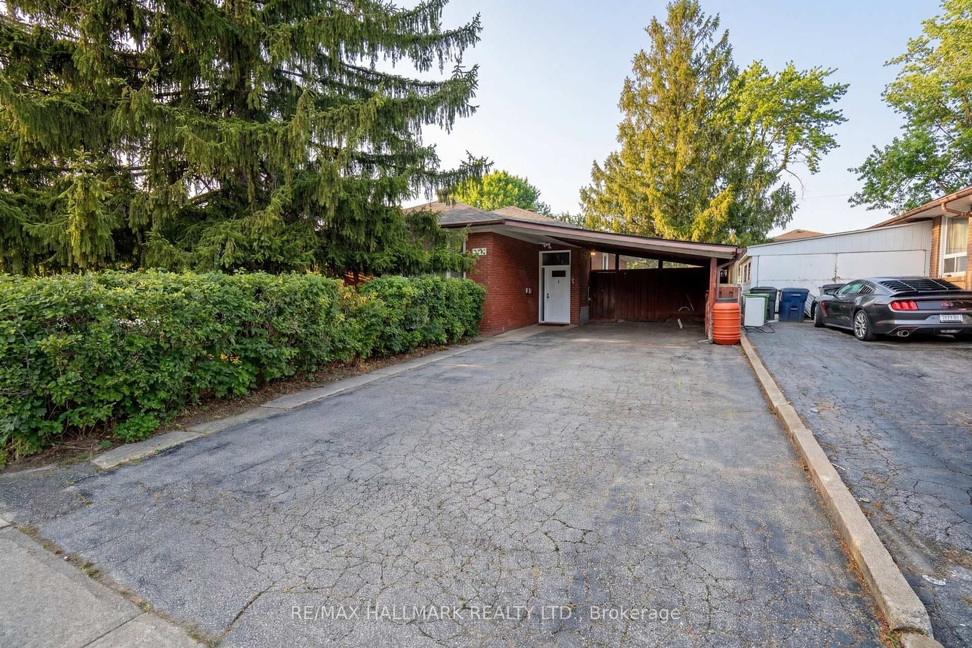 3782 St.Clair Avenue, Scarborough Town Centre, ON M1M 1V2 - Photo 1