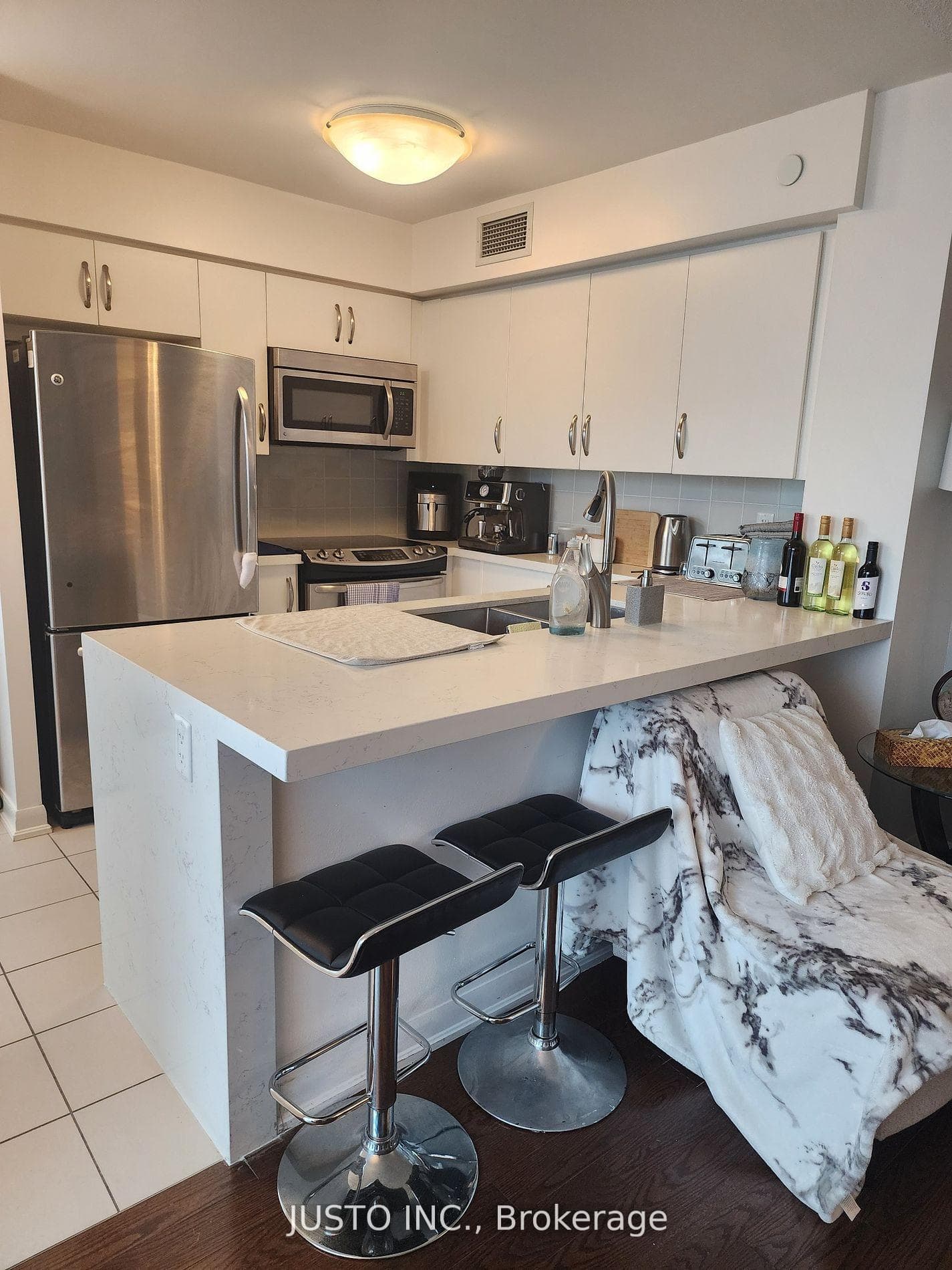 205 Sherway Gardens Road Unit 710, Etobicoke (Islington / Rexdale), ON M9C 0A5 - Photo 1