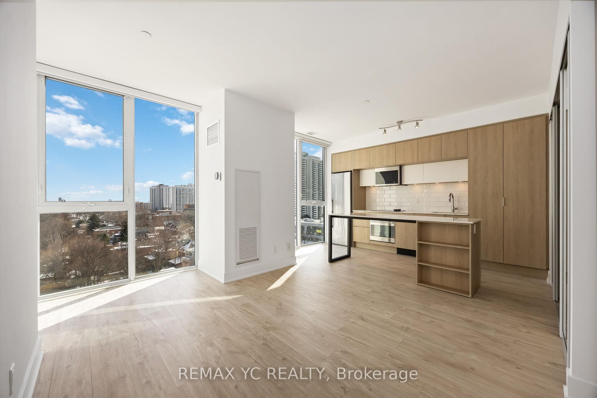 1 Belsize Drive Unit 801, Leaside / Davisville, ON M4S 0B9 - Photo 1