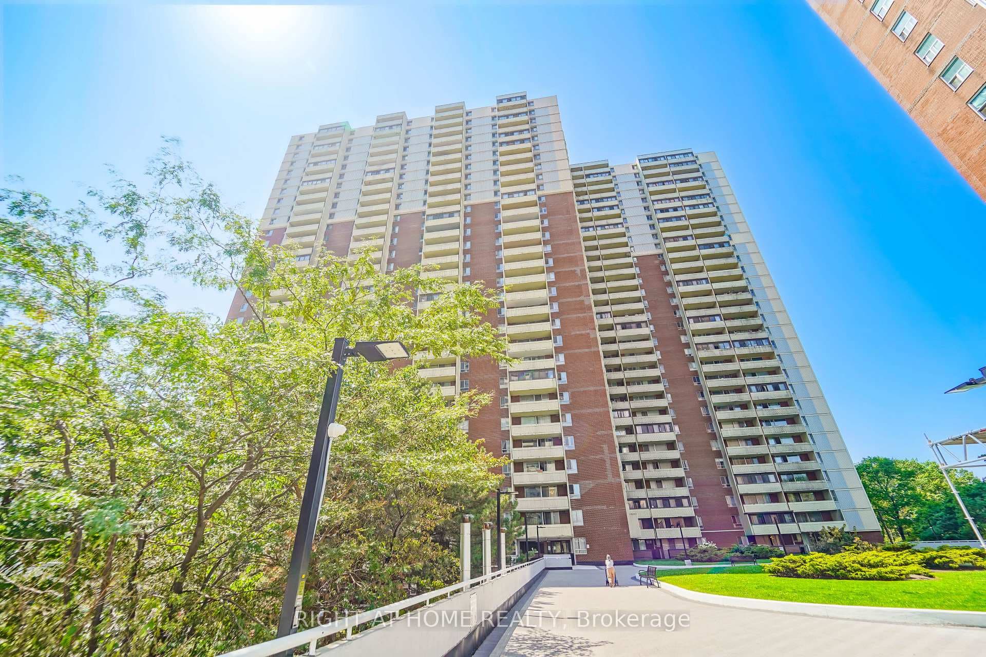 1 Massey Square Unit 1611, Danforth / East York, ON M4C 5L4 - Photo 1