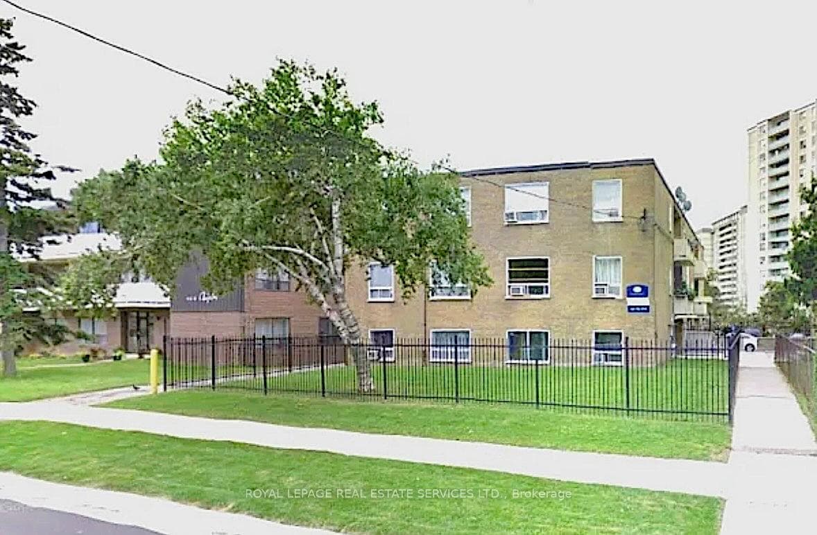 104 Rajah Street Unit 8, Lawrence Park / Bedford Park, ON M6A 2J3 - Photo 1