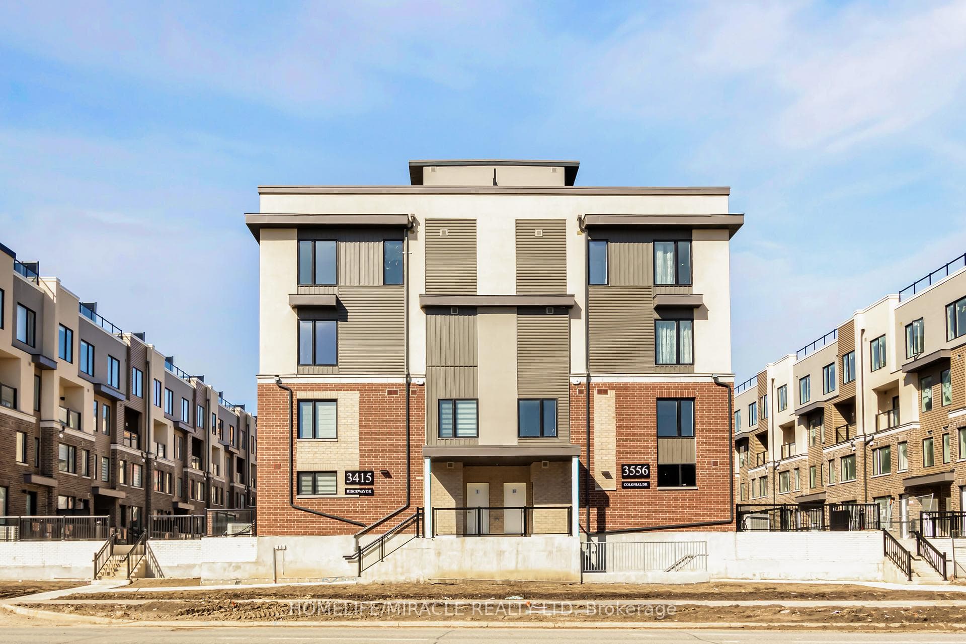 3415 Ridgeway Drive Unit 16, Mississauga, ON L5L 0B9 - Photo 1