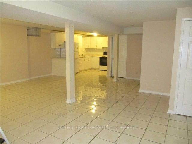 33 Kingsplate Crescent, Etobicoke (West Mall / Rexdale), ON M9W 6X5 - Photo 1