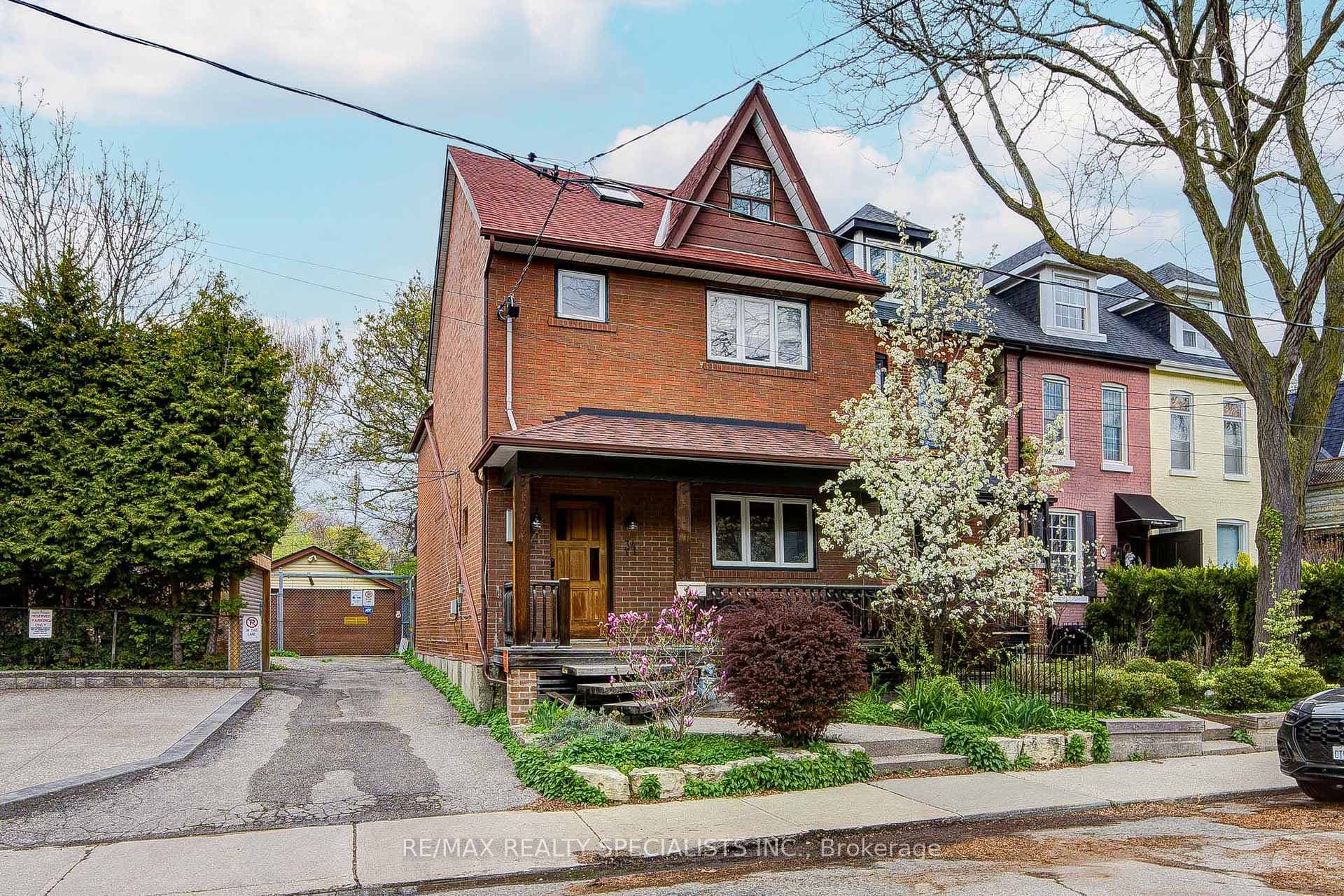 34 Saunders Avenue, High Park / Junction / Roncesvalles, ON M6R 1B8 - Photo 1