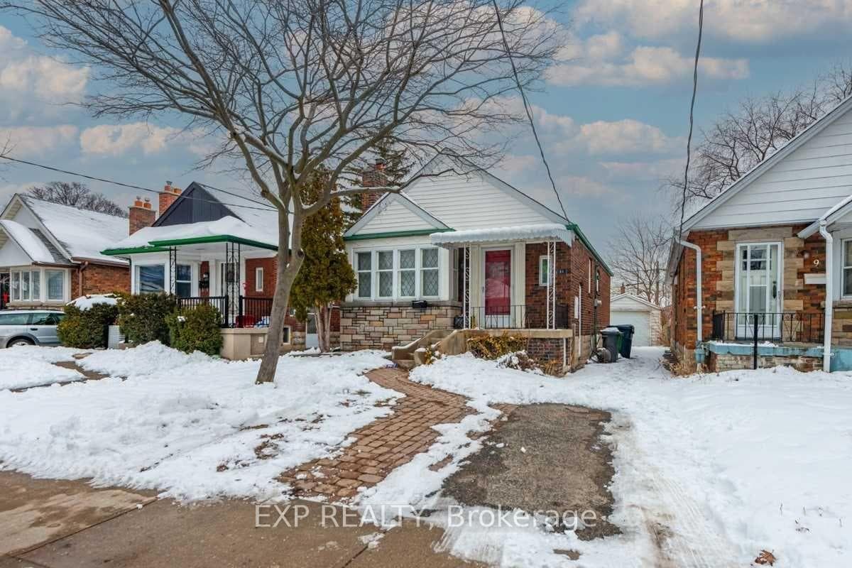11 Fairside Avenue, Danforth / East York, ON M4C 3G8 - Photo 1