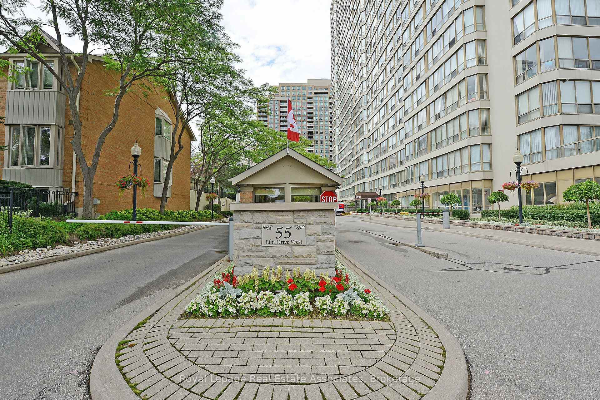 55 Elm Drive Unit 501, Mississauga, ON L5B 3Z3 - Photo 1