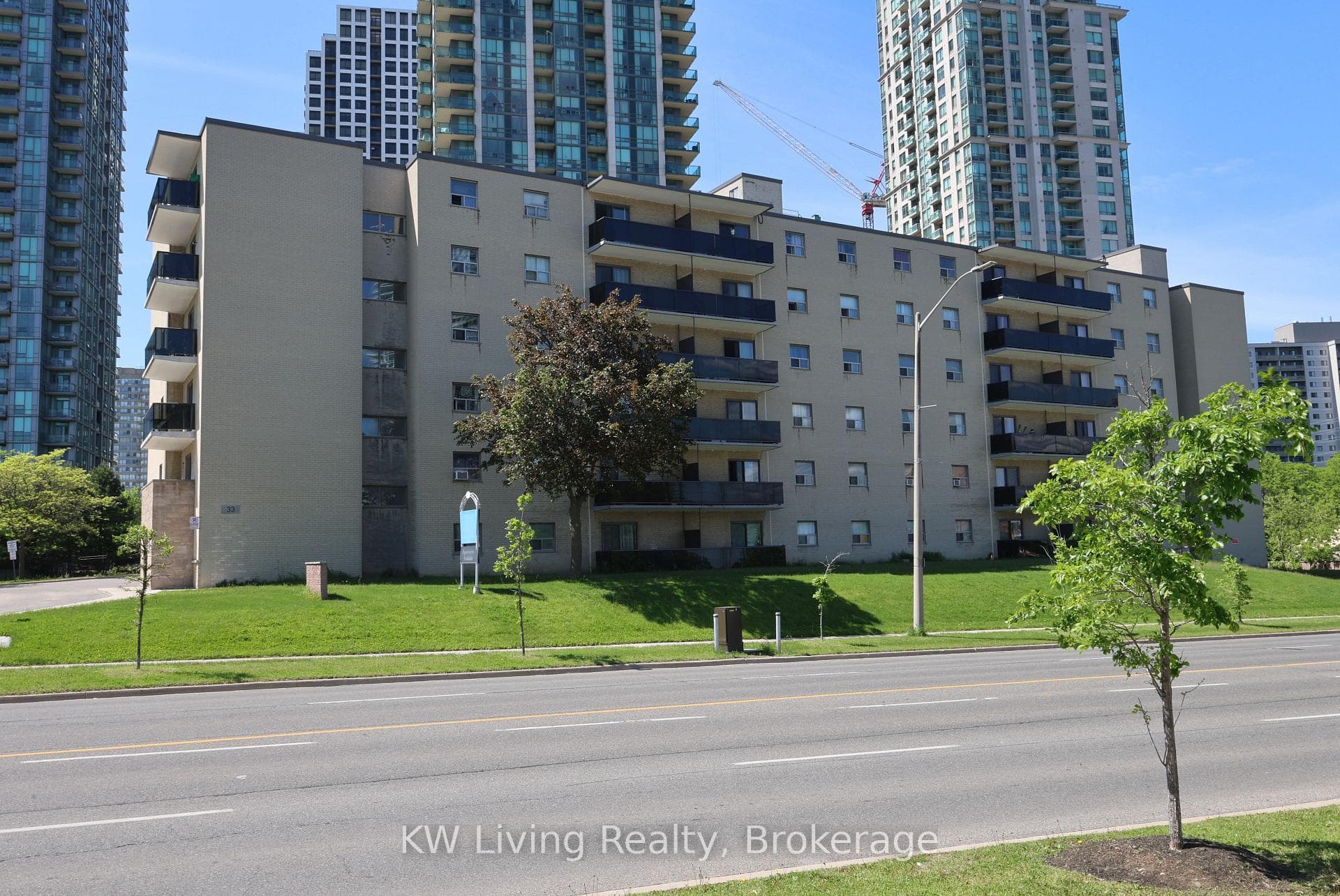 33 Central Parkway Unit 203, Mississauga, ON L5B 1L4 - Photo 1