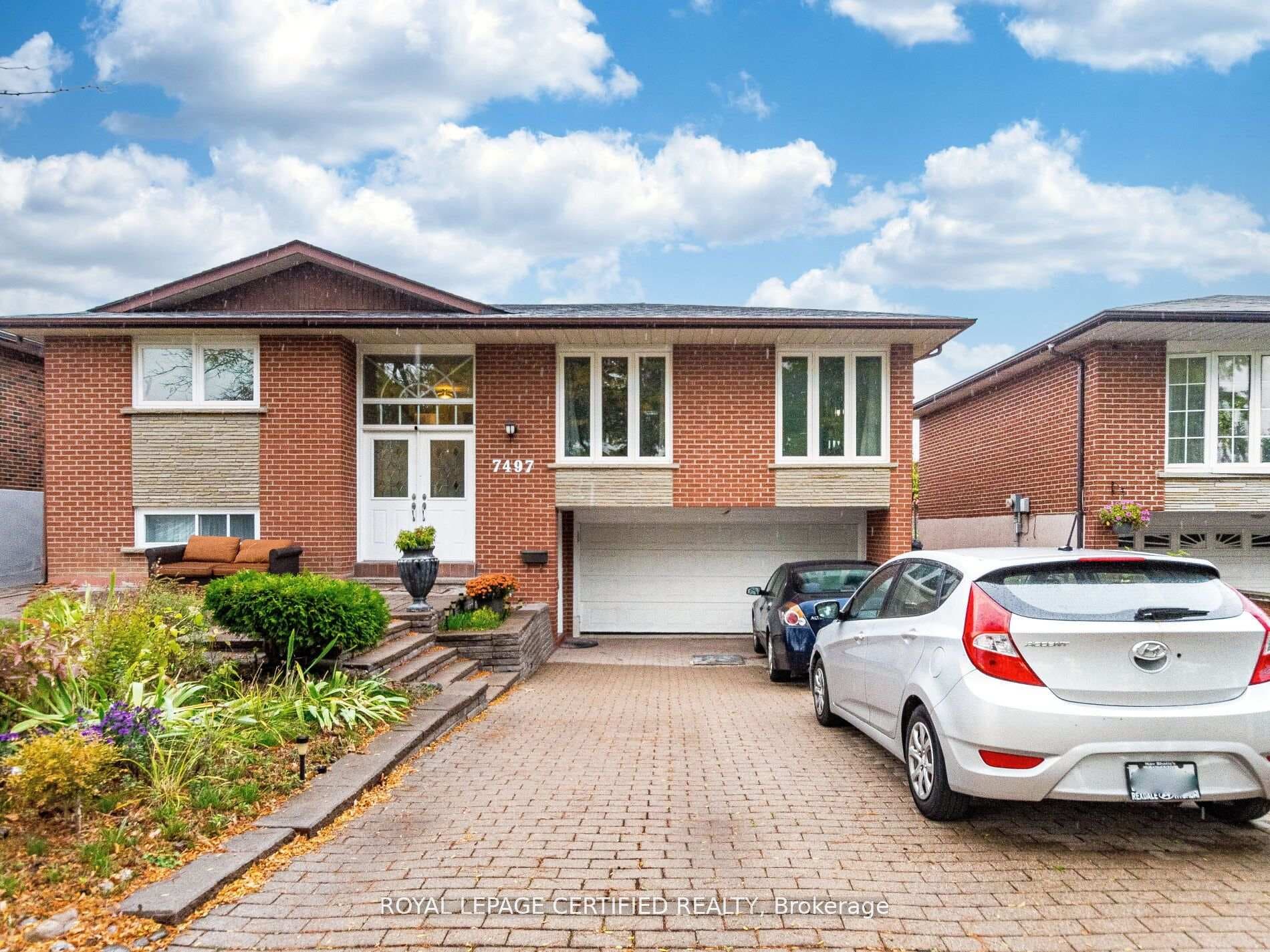 7497 Middleshire Drive, Mississauga, ON L4T 3S3 - Photo 1