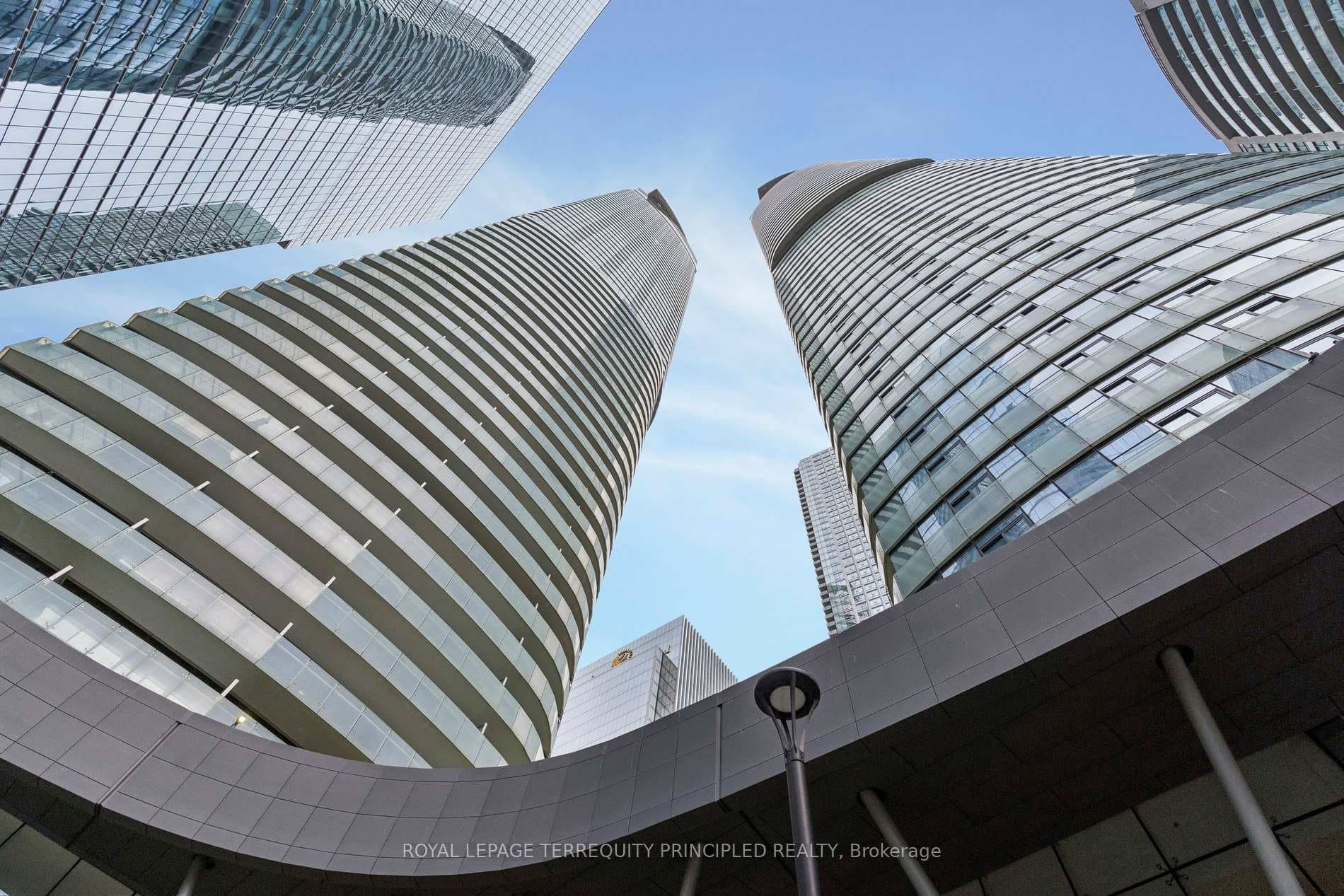12 York Street Unit 307, Toronto C01