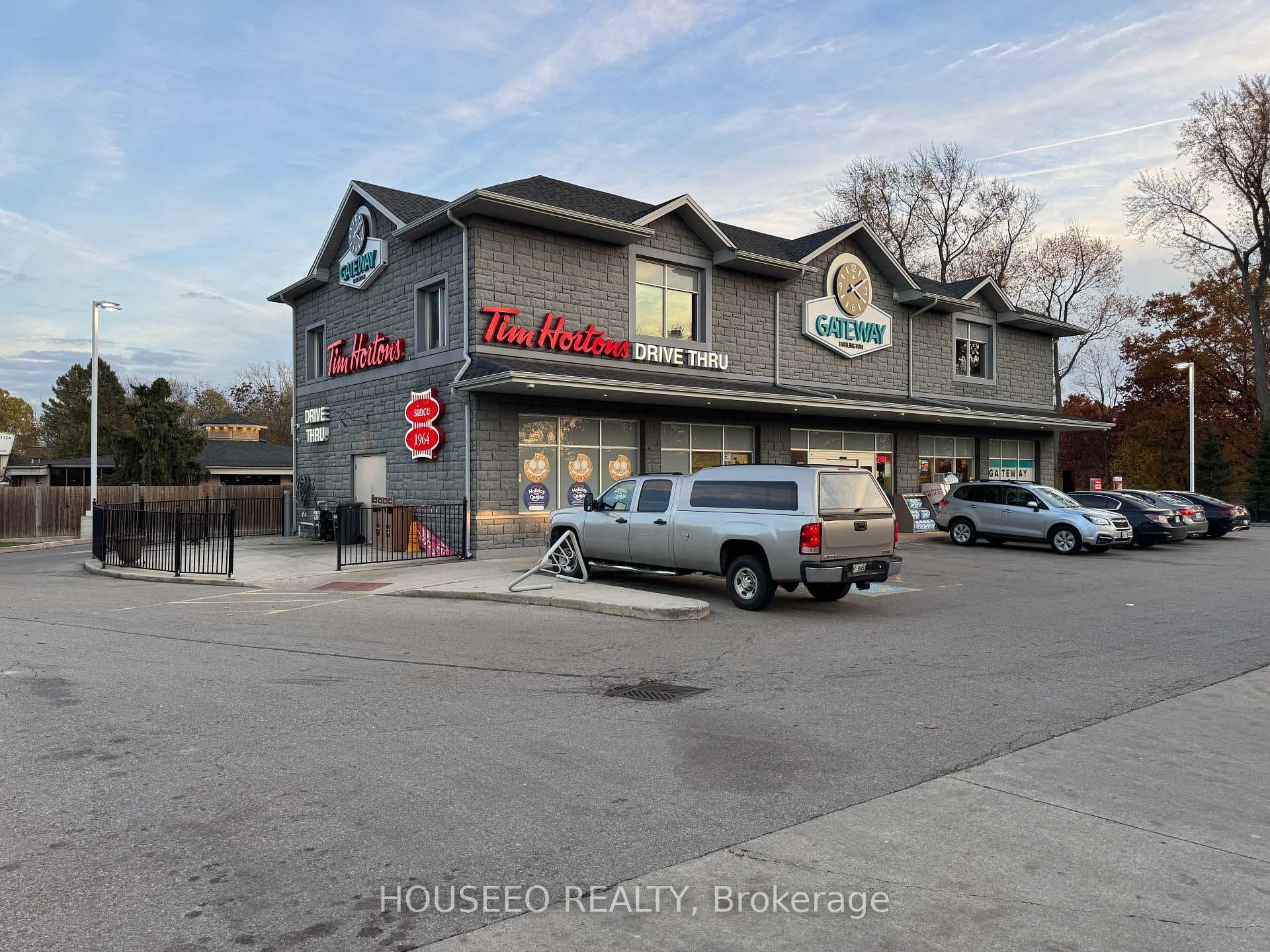 1134 Plains Road, Burlington, ON L7S 1W6 - Photo 1