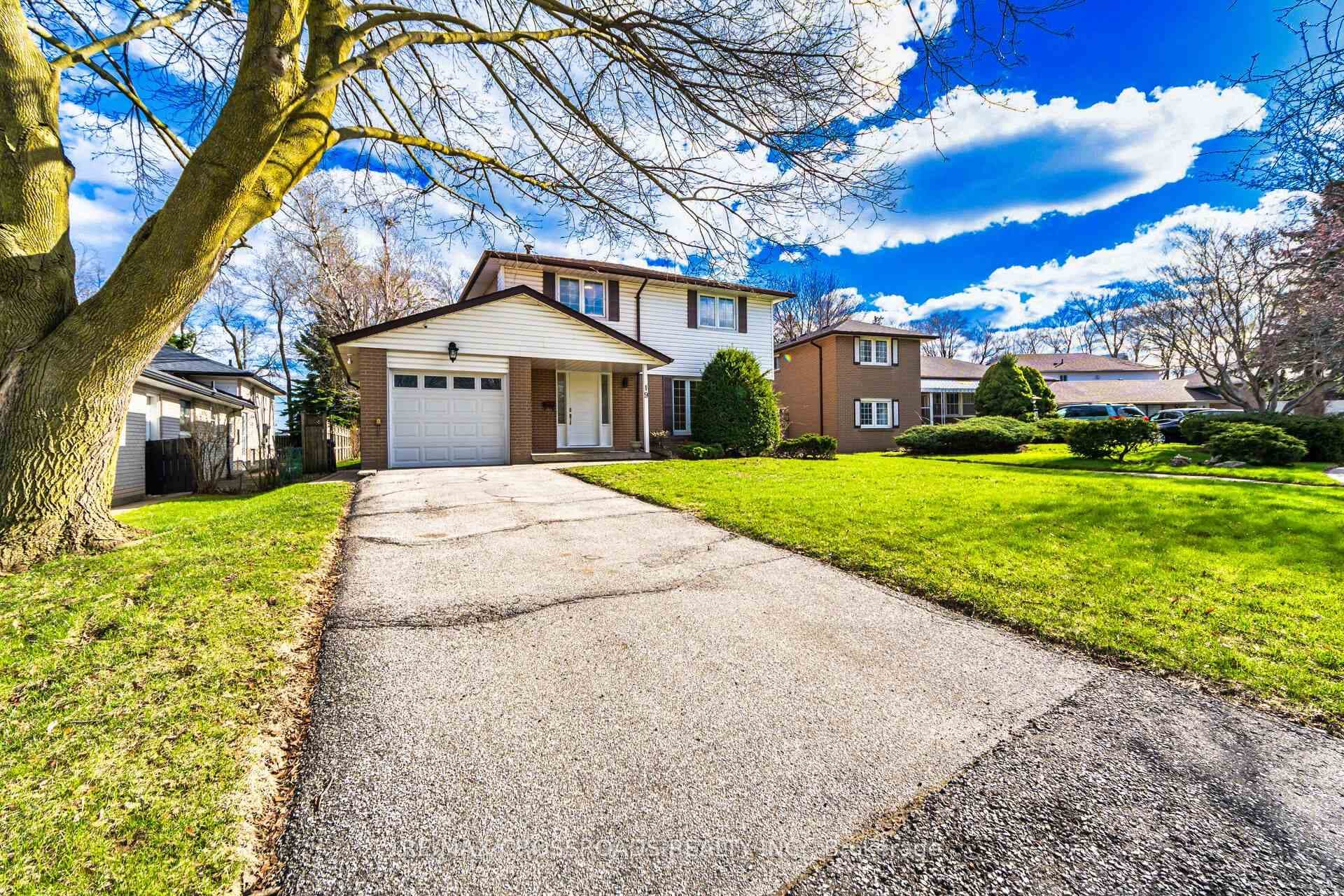 19 Portico Drive, Scarborough (West Hill / Highland Creek), ON M1G 3R4 - Photo 1