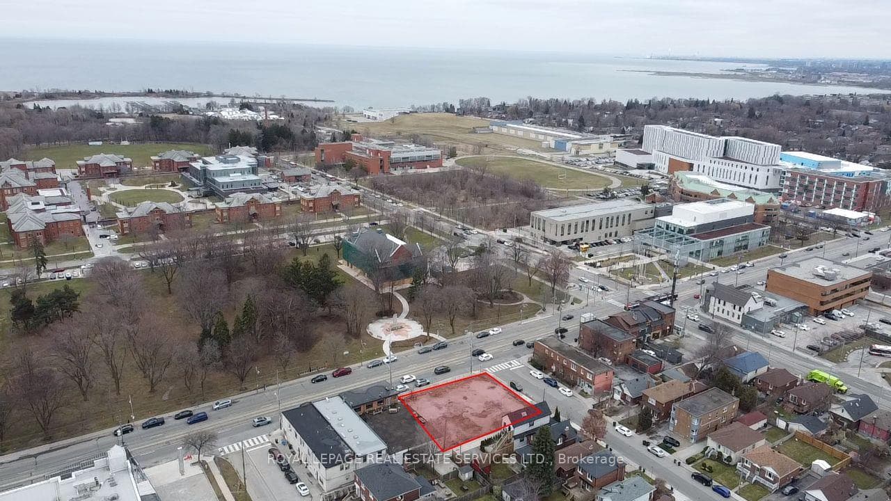 3142 Lake Shore Boulevard, Liberty Village / Parkdale / South Parkdale, ON M8V 1L4 - Photo 1