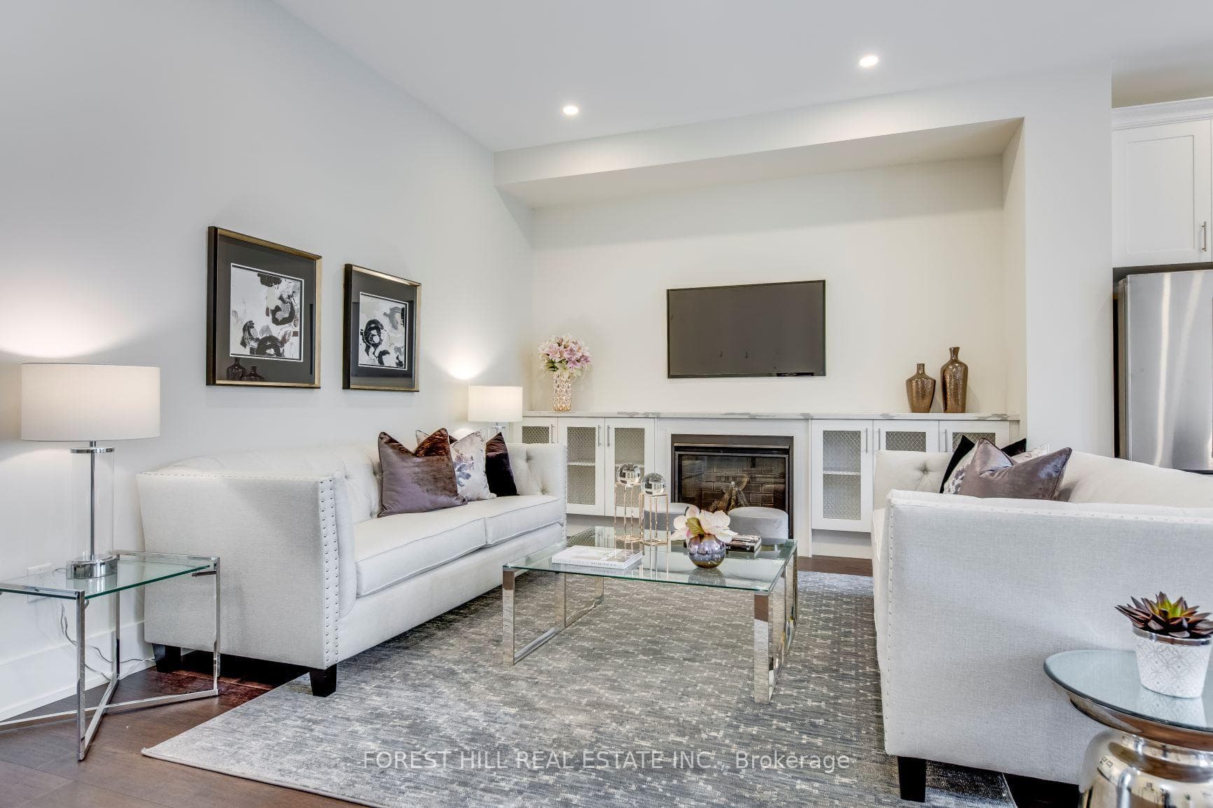 727 Ebony Avenue, Mississauga, ON L5E 1A1 - Photo 1