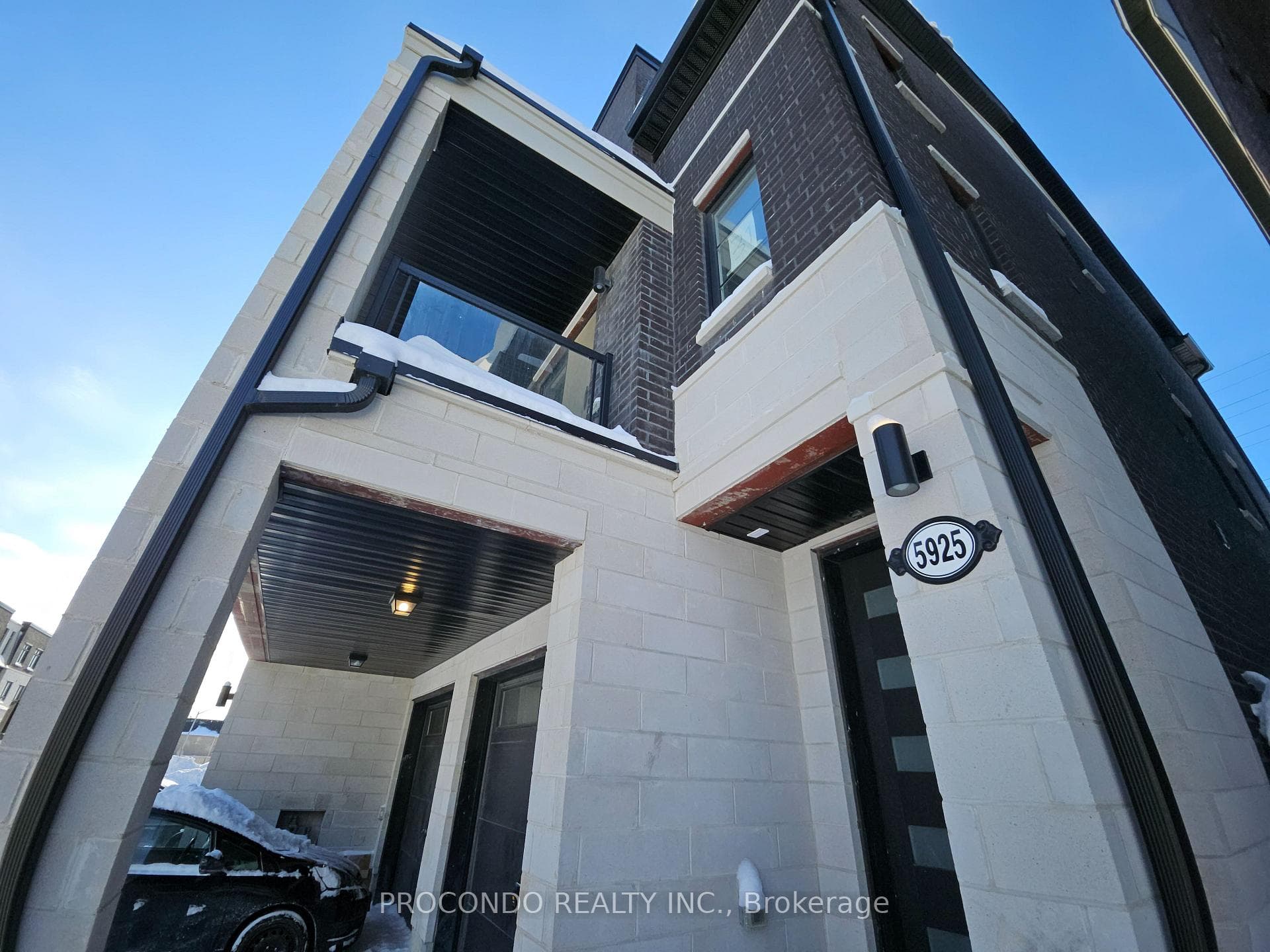 5925 Saigon Street, Mississauga, ON L5V 2V9 - Photo 1