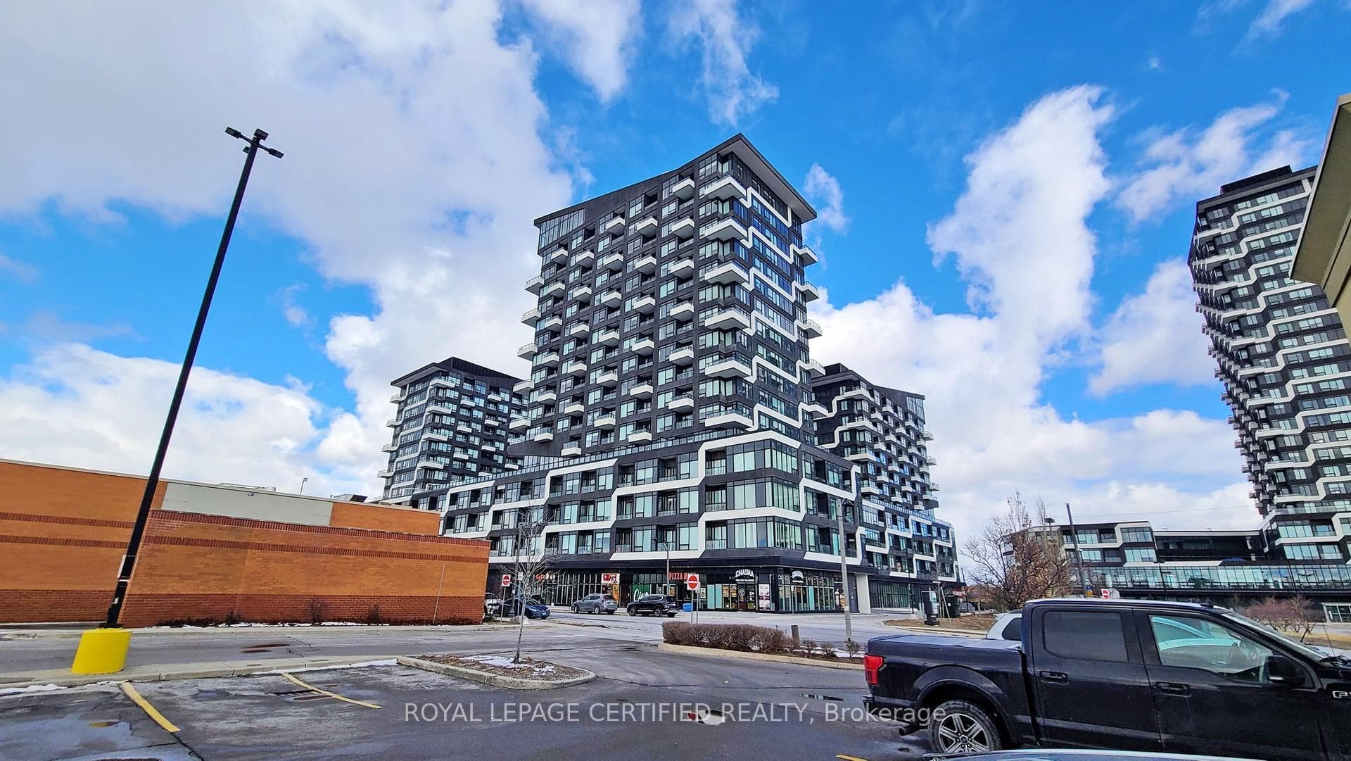 2485 Taunton Road Unit 826, Oakville, ON L6H 3R8 - Photo 1