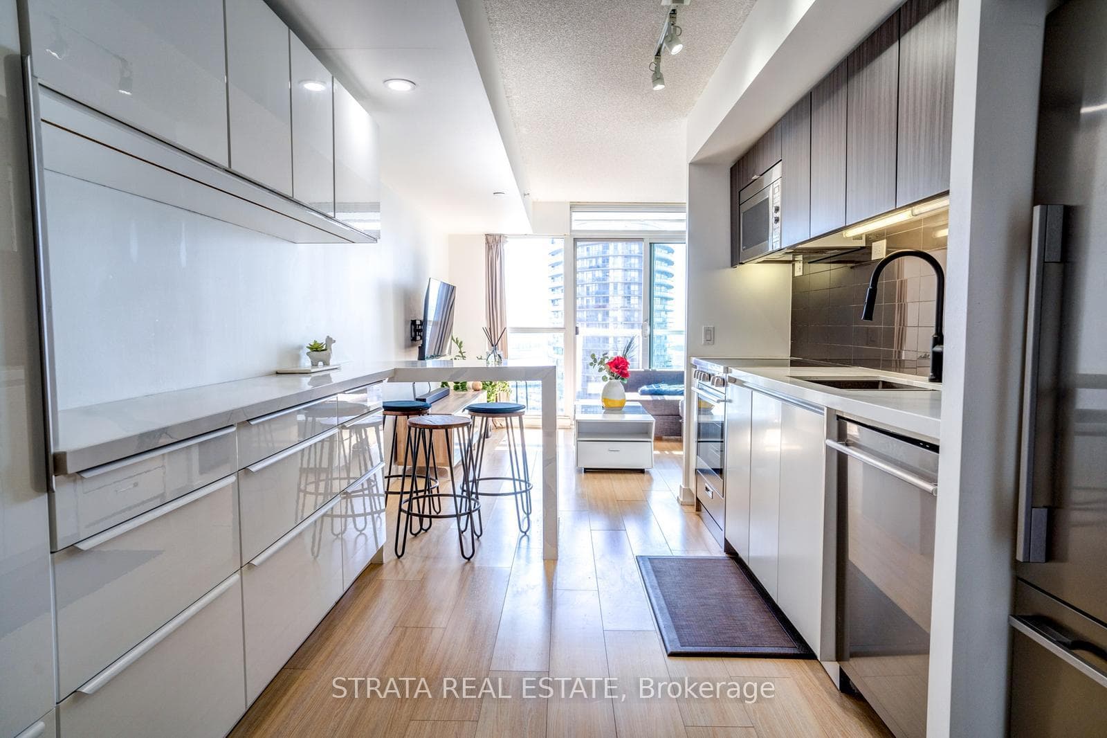 85 Queens Wharf Road Unit 2302, Downtown Toronto / Waterfront, ON M5V 0J9 - Photo 1