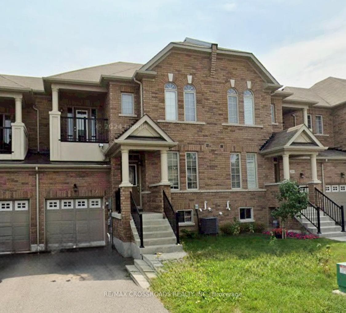 205 Laker Court, Newmarket, ON L3X 0J5 - Photo 1