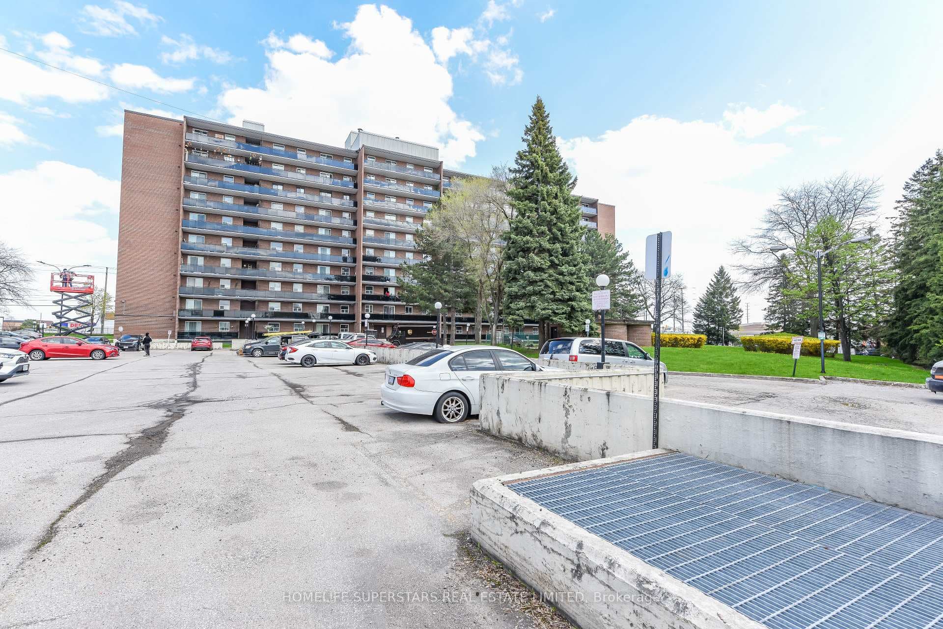 3533 Derry Road Unit 511, Mississauga, ON L4T 1B1 - Photo 1