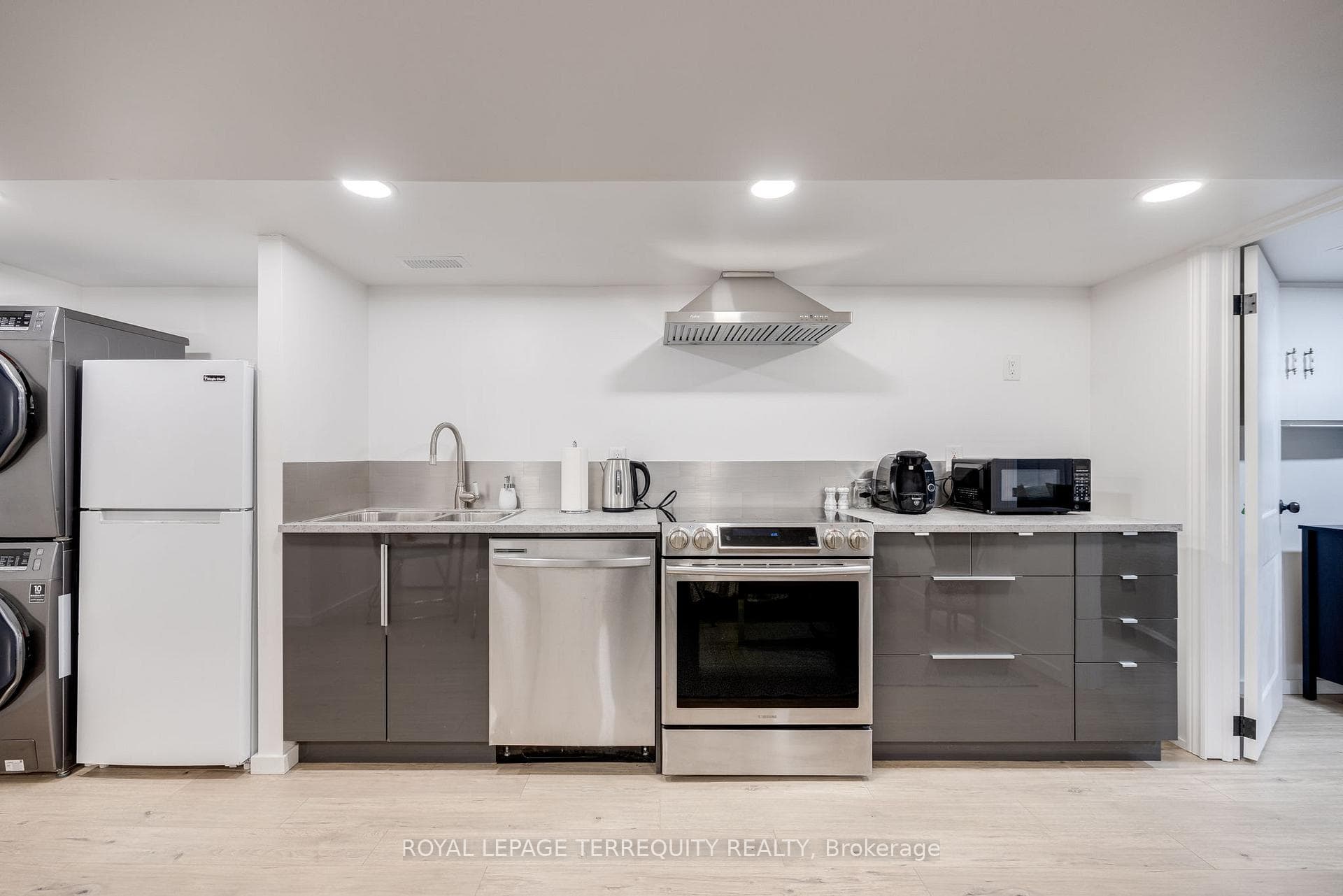 490 Symington Avenue Unit Bsmt, Keelesdale / Eglinton West, ON M6N 2W5 - Photo 1