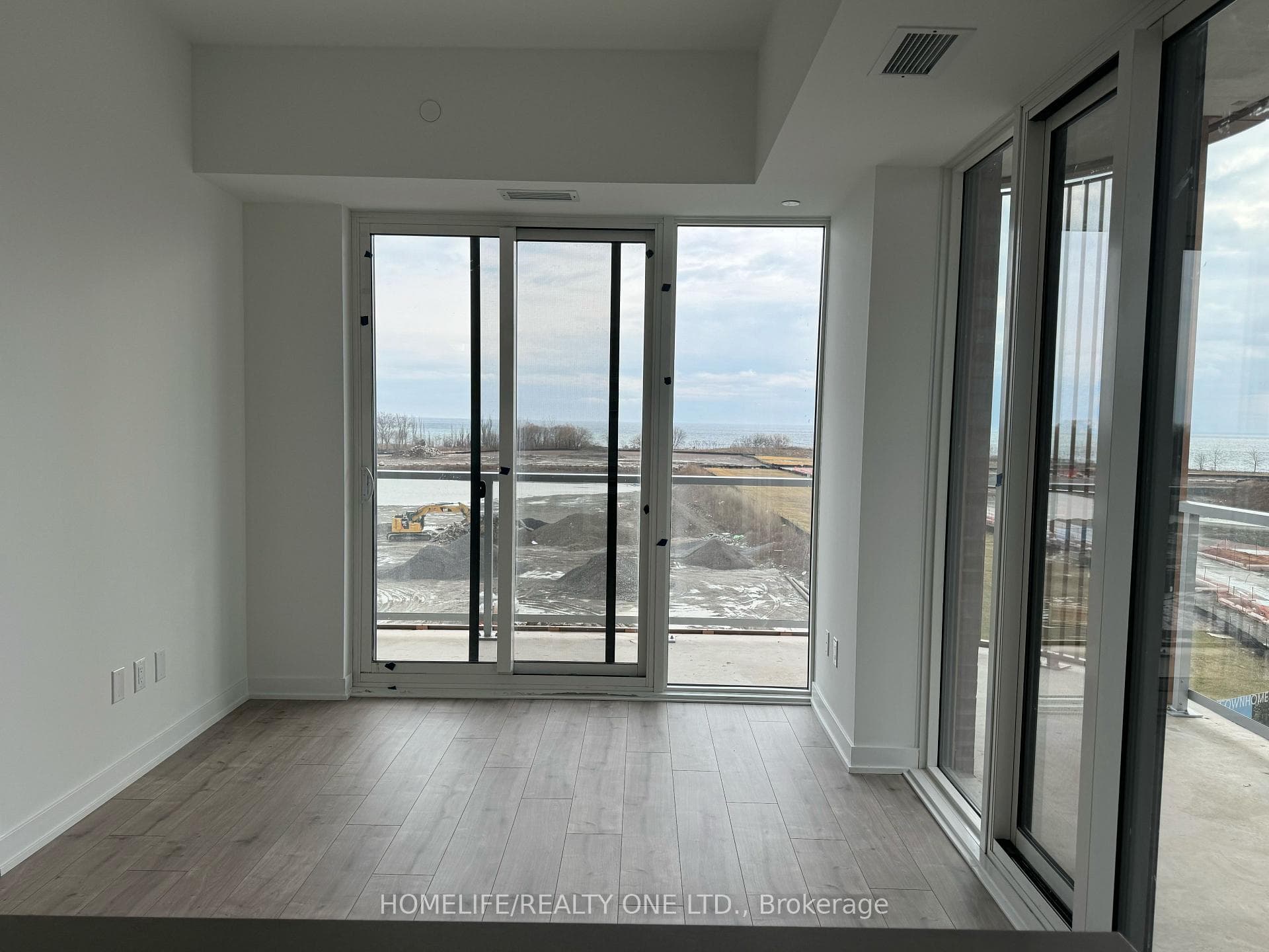 220 Missinnihe Way Unit 421, Mississauga, ON L5H 0A9 - Photo 1