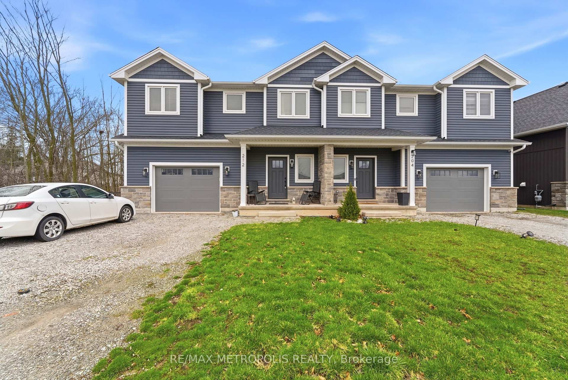 212 Iva Street, Welland, ON L3B 1W4 - Photo 1