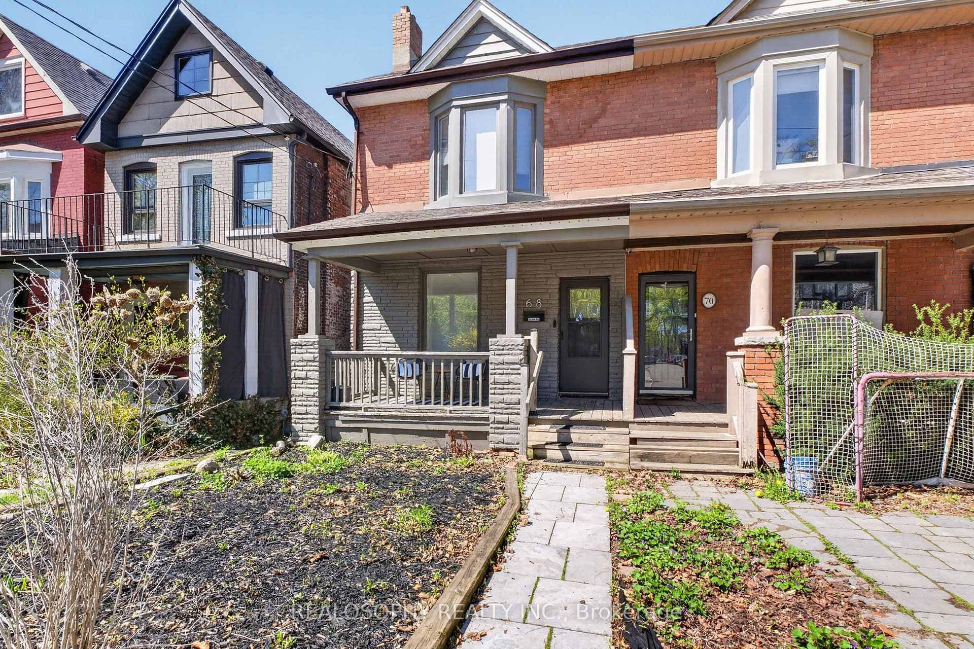 68 Prust Avenue, Toronto E01