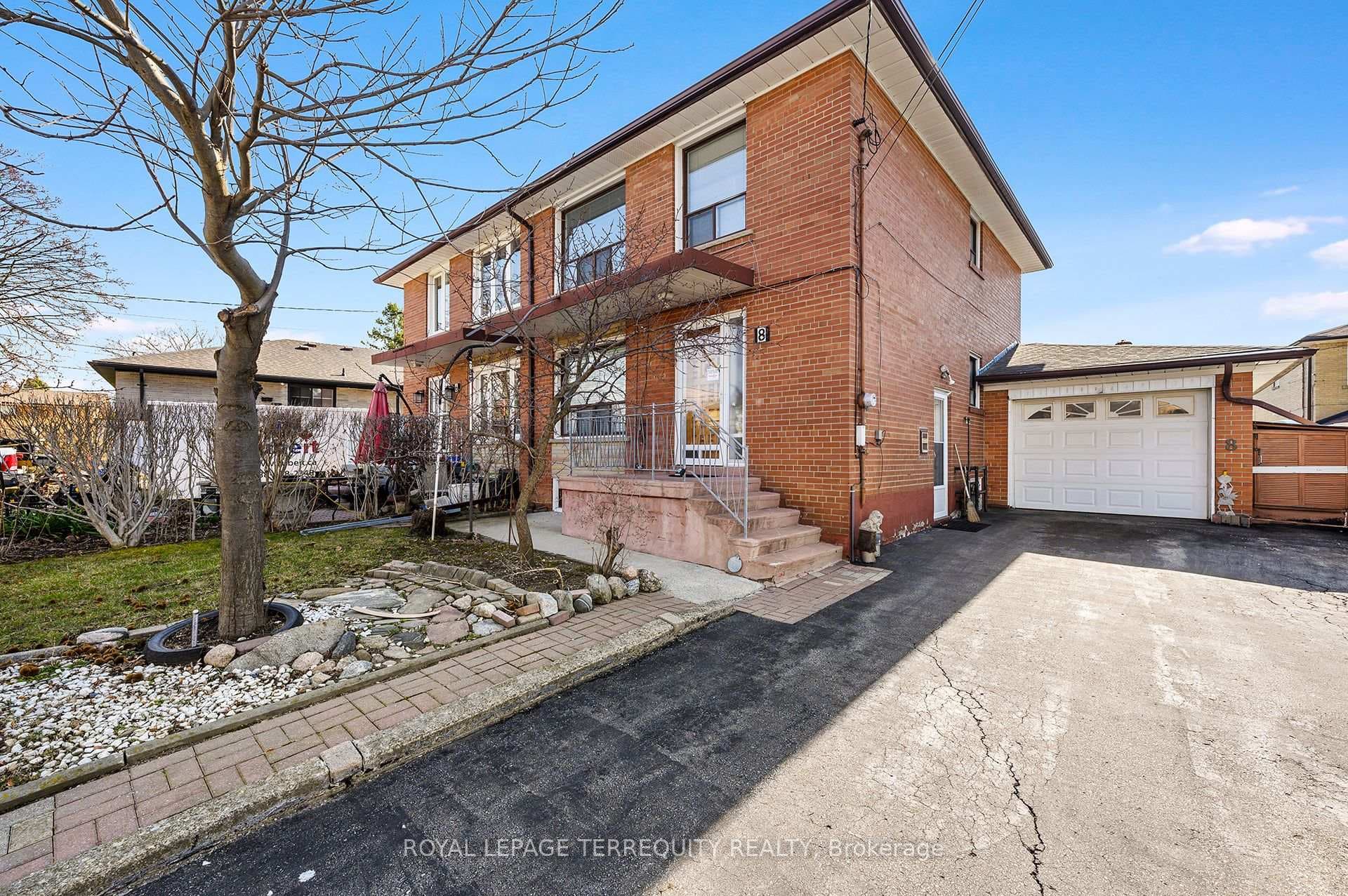 8 Sonnet Court